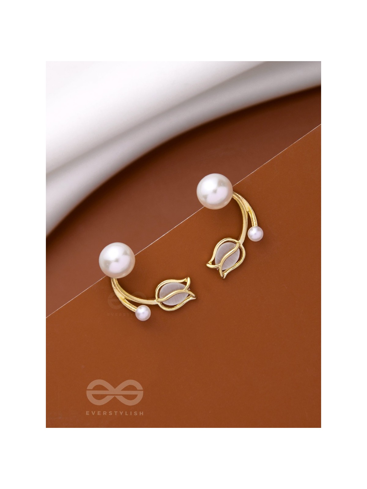 WHITE LIKE TULIPS - GOLDEN PEARL STUDS