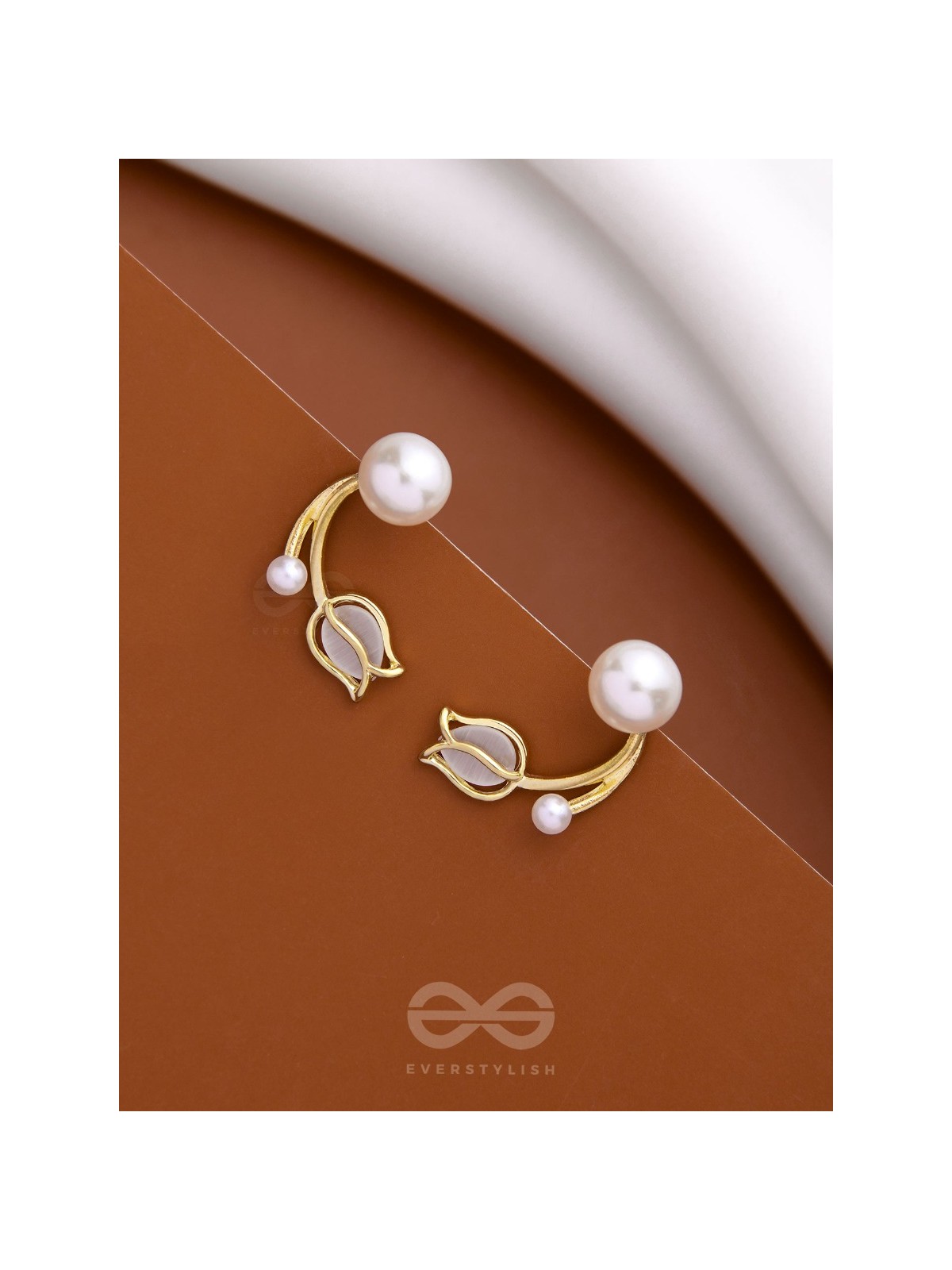 WHITE LIKE TULIPS - GOLDEN PEARL STUDS
