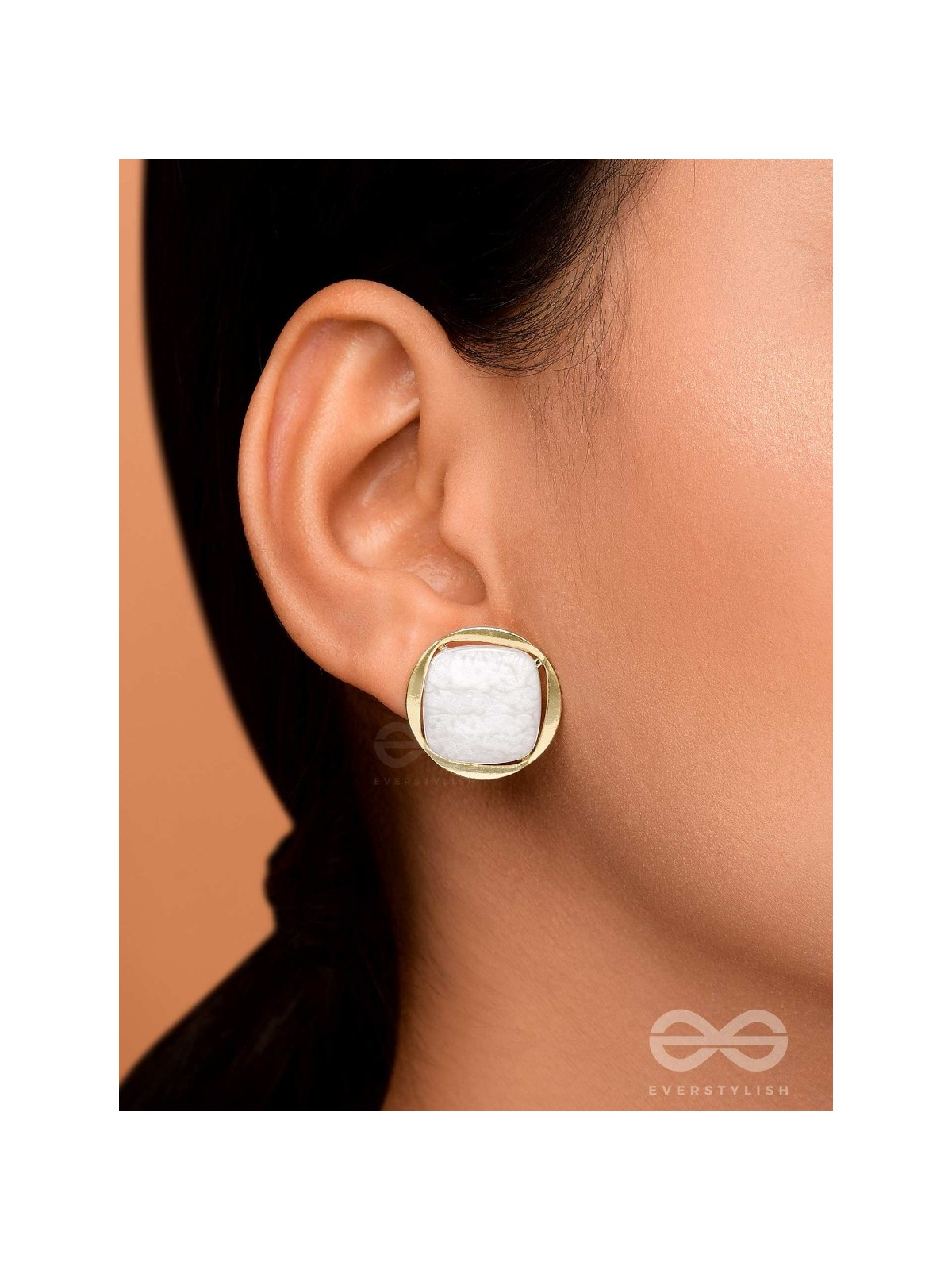 ICE TO SEE YOU - GOLDEN ENAMELLED STUDS (WHITE)