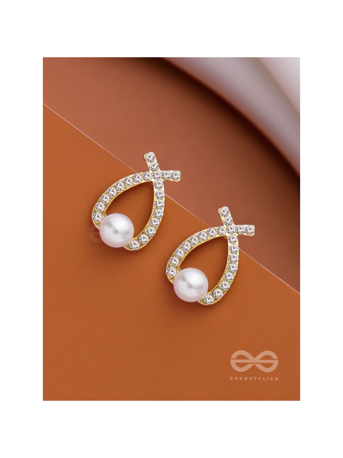 PEARLING WONDER - GOLDEN PEARL STUDS