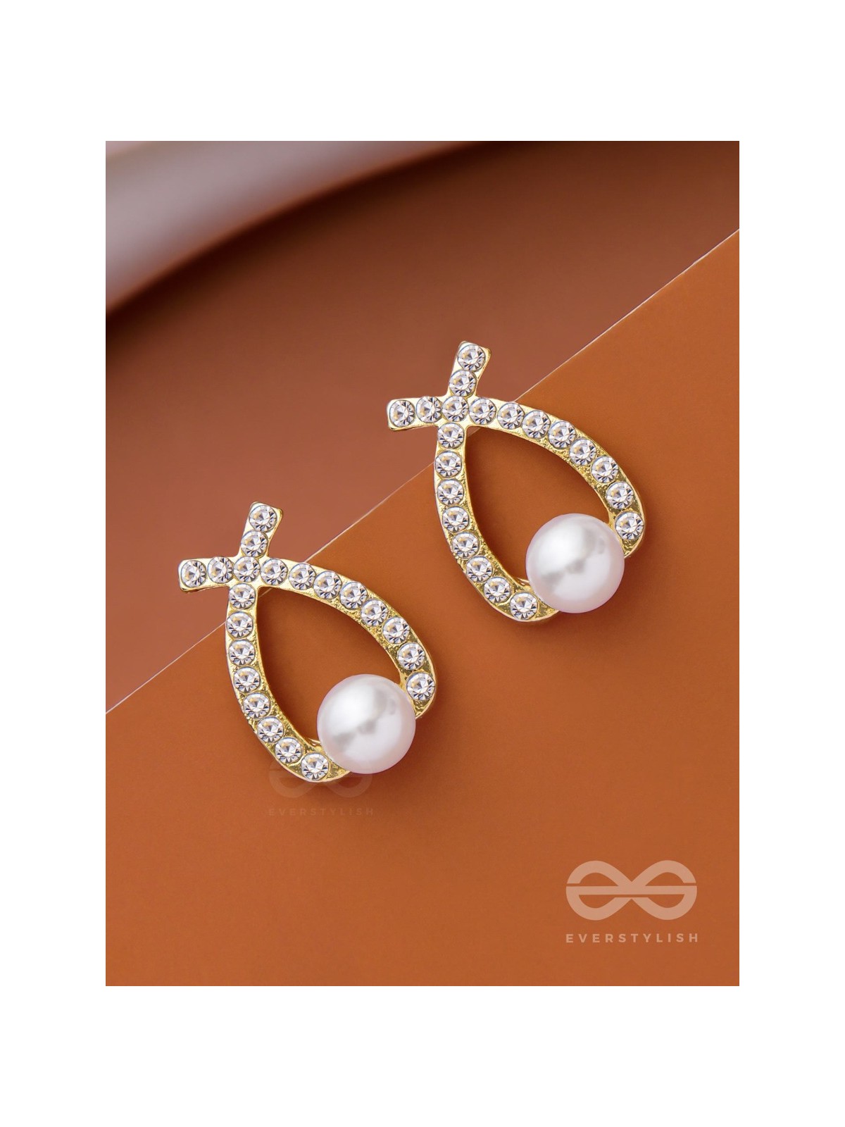 PEARLING WONDER - GOLDEN PEARL STUDS