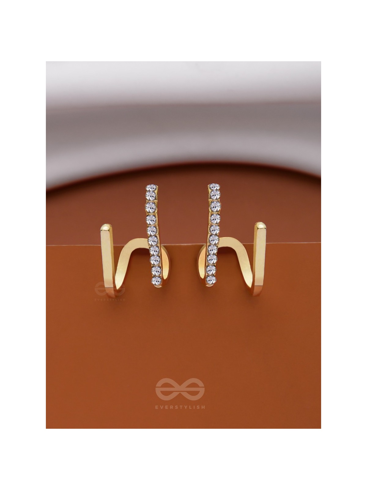 GLITTER GROOVE - GOLDEN STUD EARRINGS