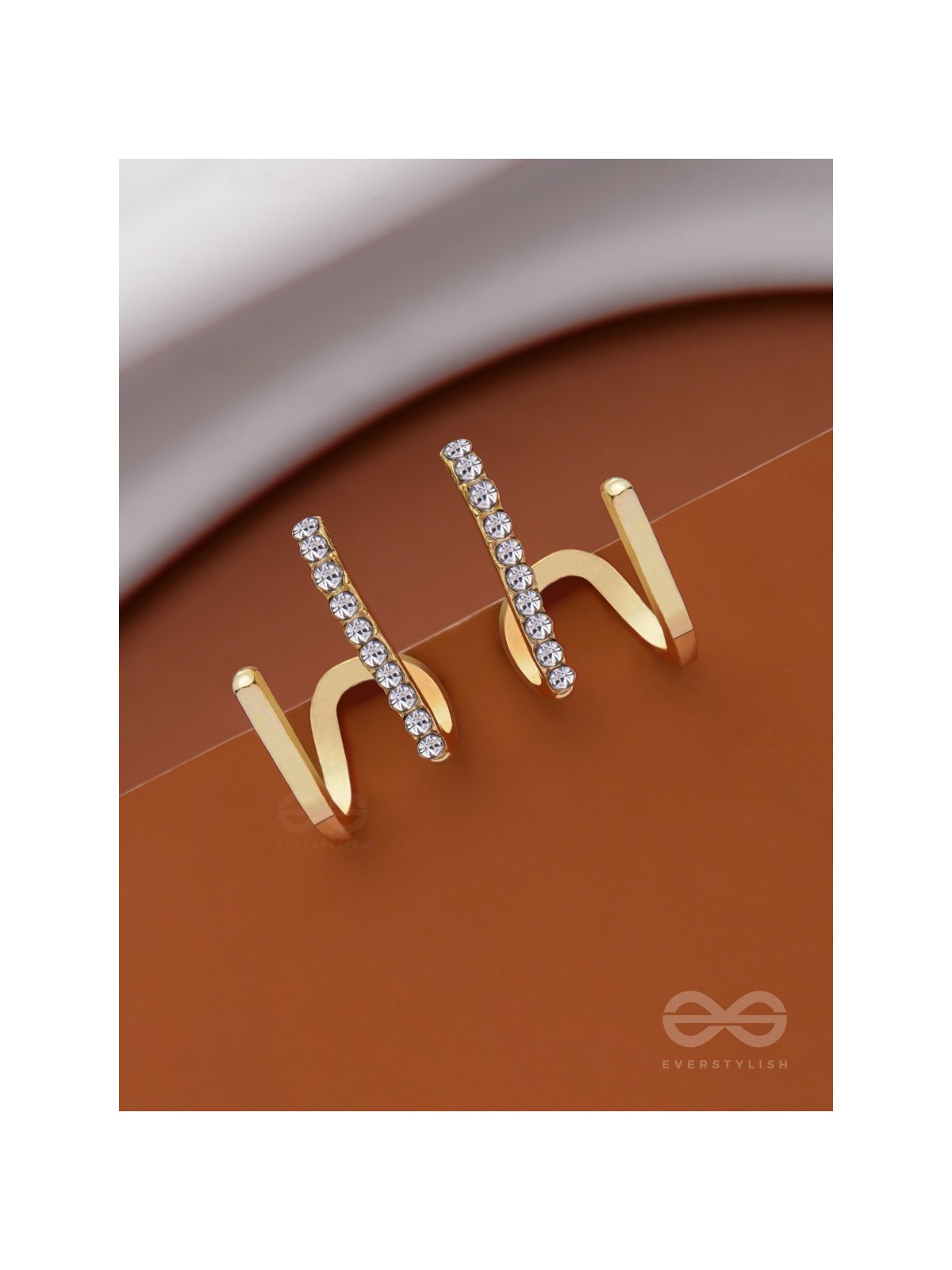 GLITTER GROOVE - GOLDEN STUD EARRINGS