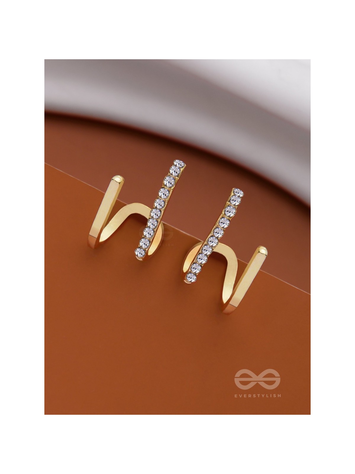 GLITTER GROOVE - GOLDEN STUD EARRINGS