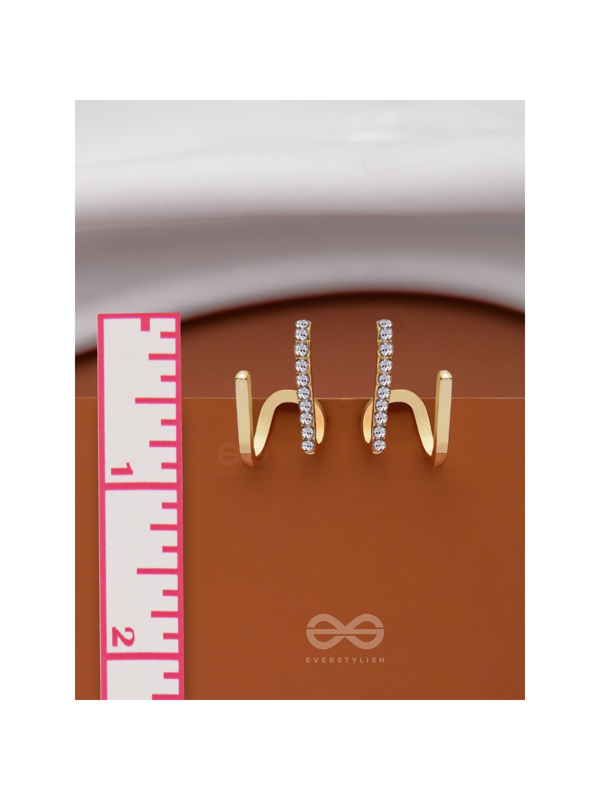 GLITTER GROOVE - GOLDEN STUD EARRINGS