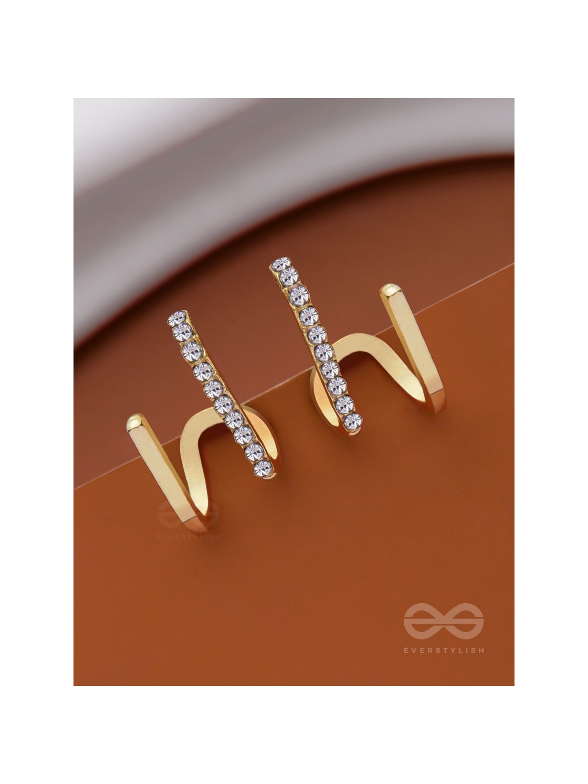 GLITTER GROOVE - GOLDEN STUD EARRINGS