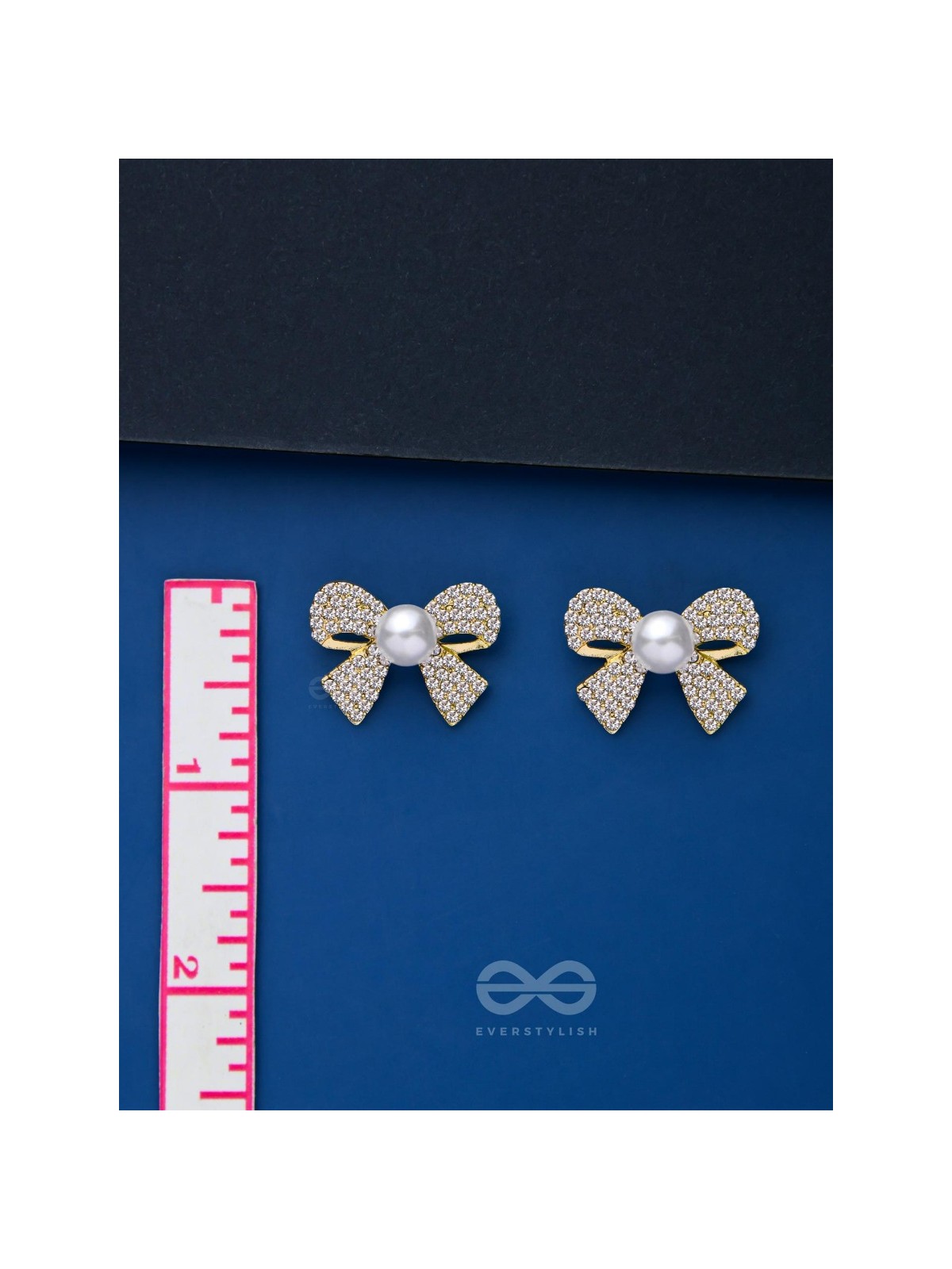 KNOT-A-LOT - GOLDEN PEARL SPARKLING STUDS