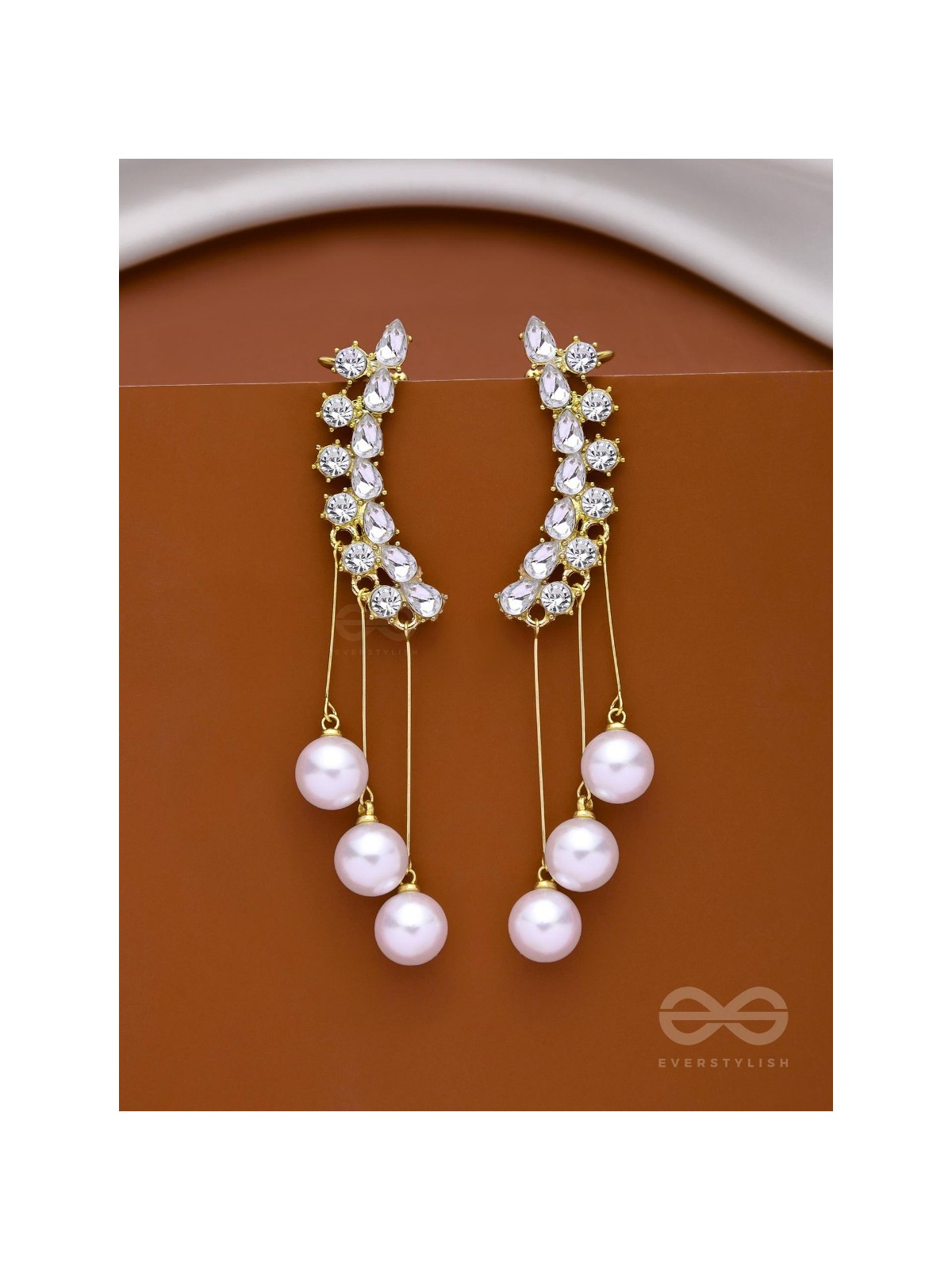 SPARKLE AND SHINE DARLIN’ - PEARLS EARCUFF EARRINGS