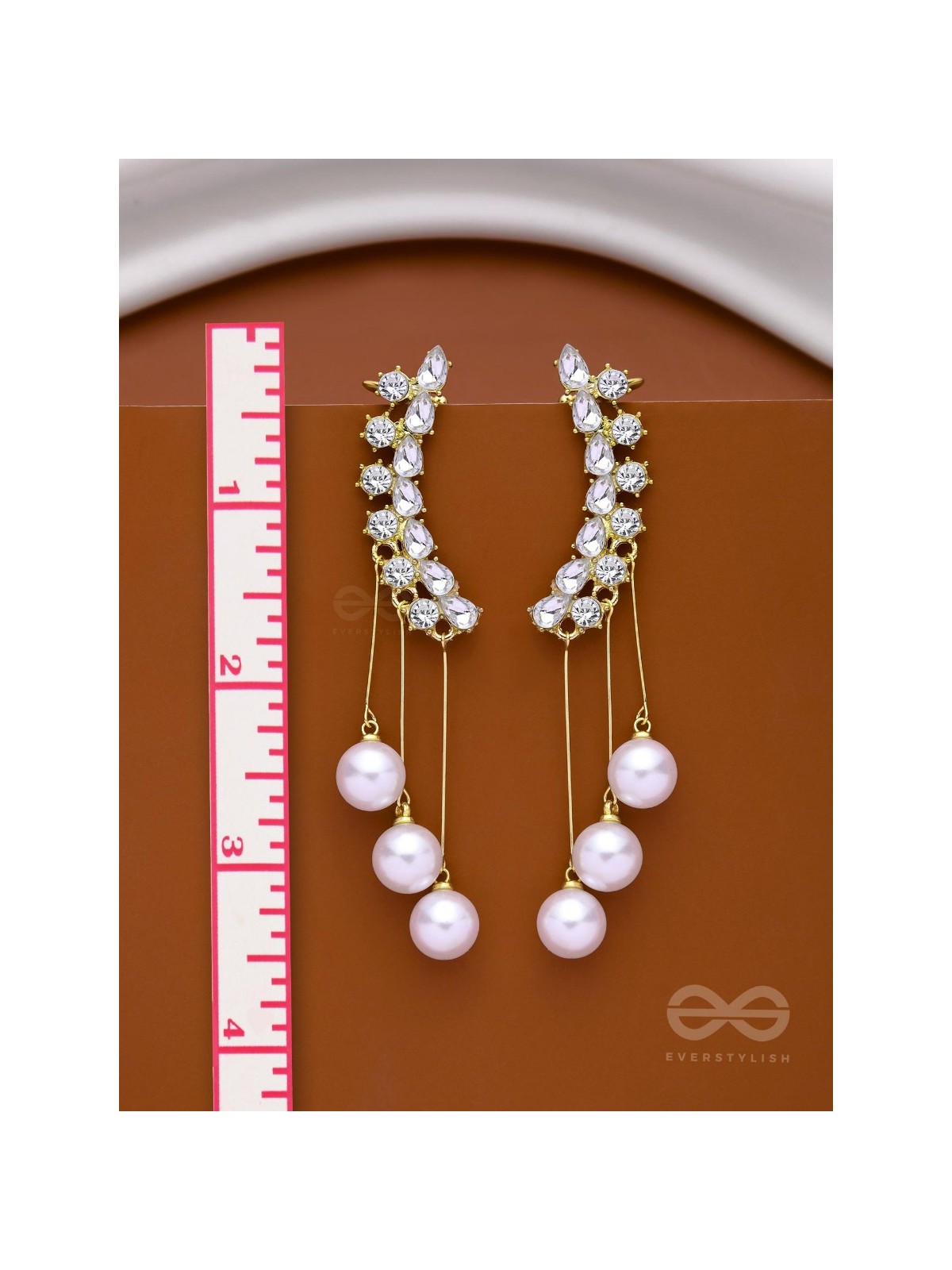 SPARKLE AND SHINE DARLIN’ - PEARLS EARCUFF EARRINGS