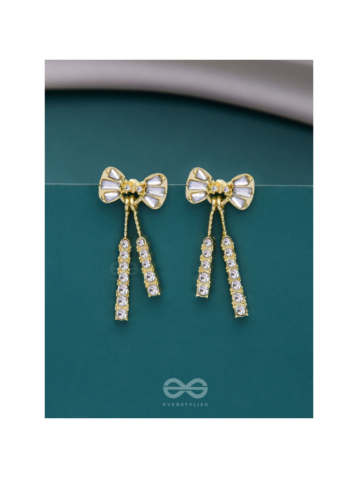 A BOWTIFUL MOMENT - GOLDEN SPARKLING EARRINGS