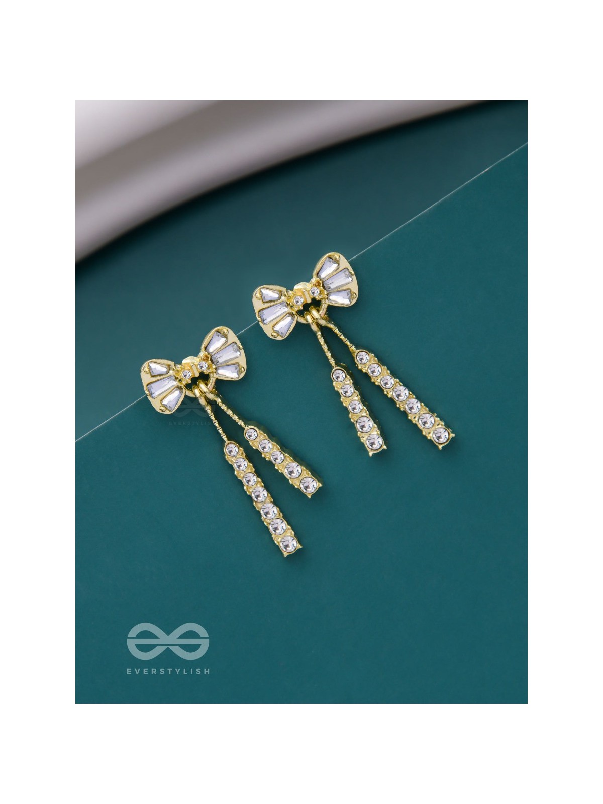 A BOWTIFUL MOMENT - GOLDEN SPARKLING EARRINGS