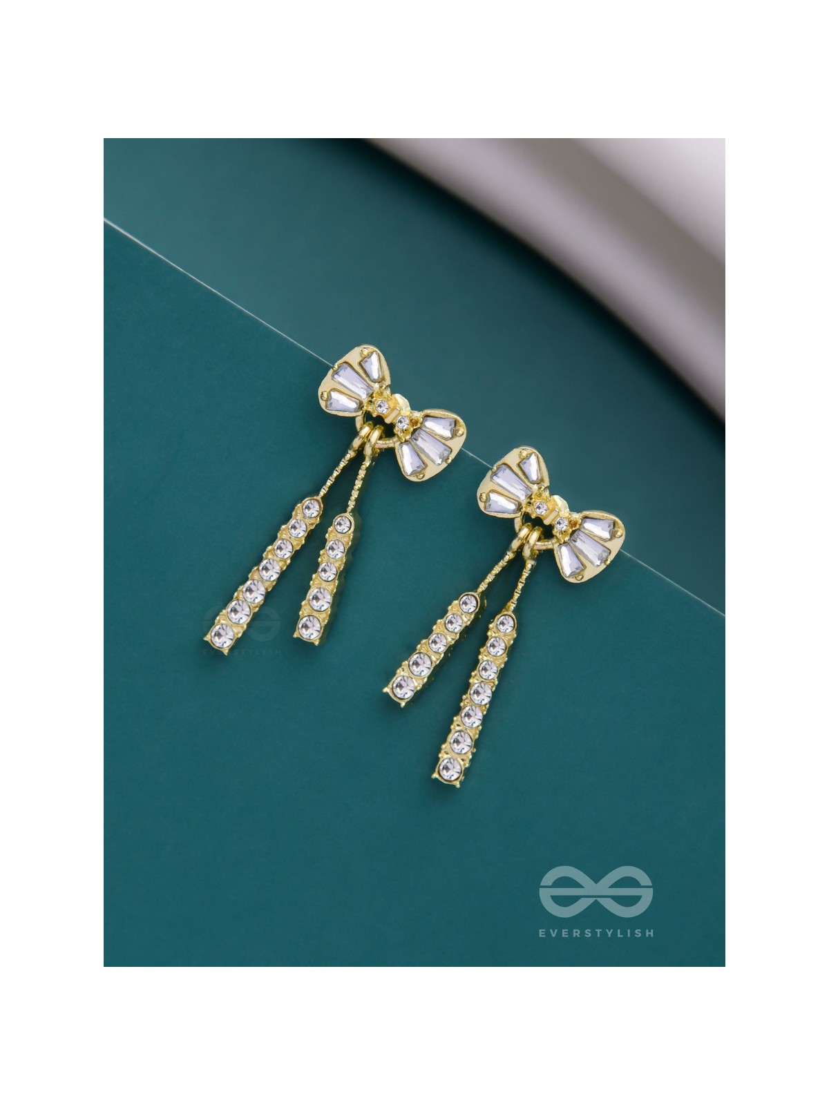 A BOWTIFUL MOMENT - GOLDEN SPARKLING EARRINGS