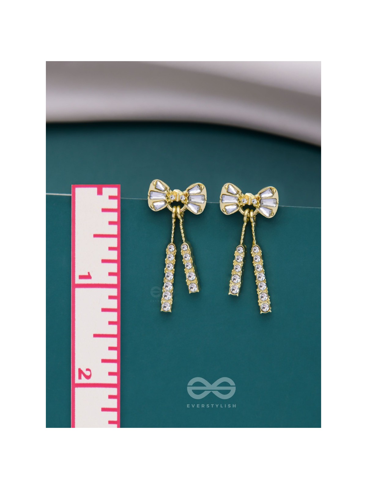 A BOWTIFUL MOMENT - GOLDEN SPARKLING EARRINGS
