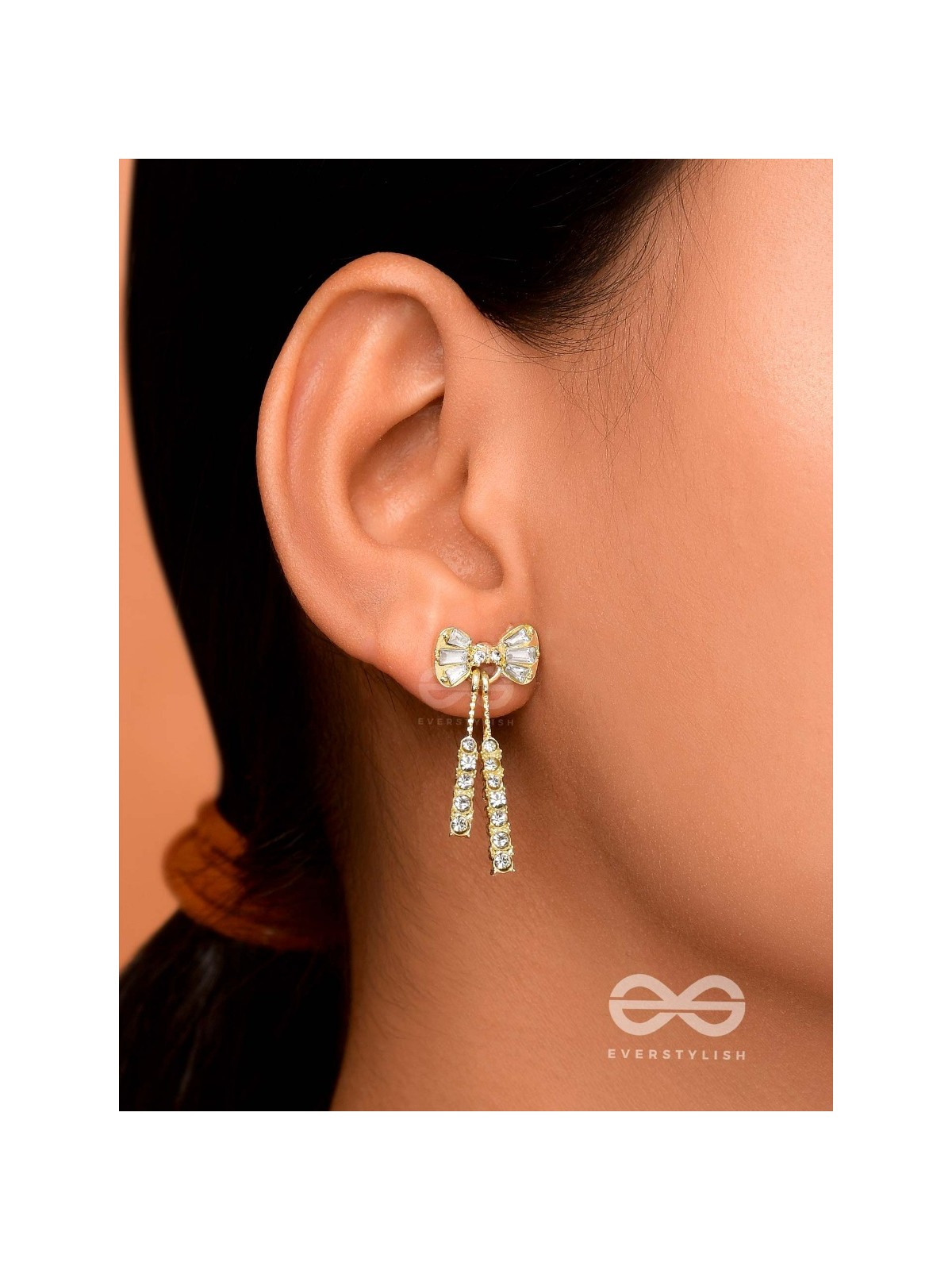 A BOWTIFUL MOMENT - GOLDEN SPARKLING EARRINGS