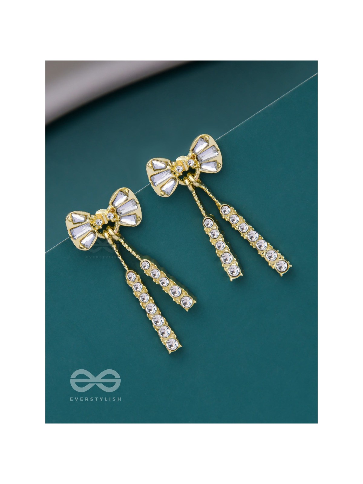 A BOWTIFUL MOMENT - GOLDEN SPARKLING EARRINGS