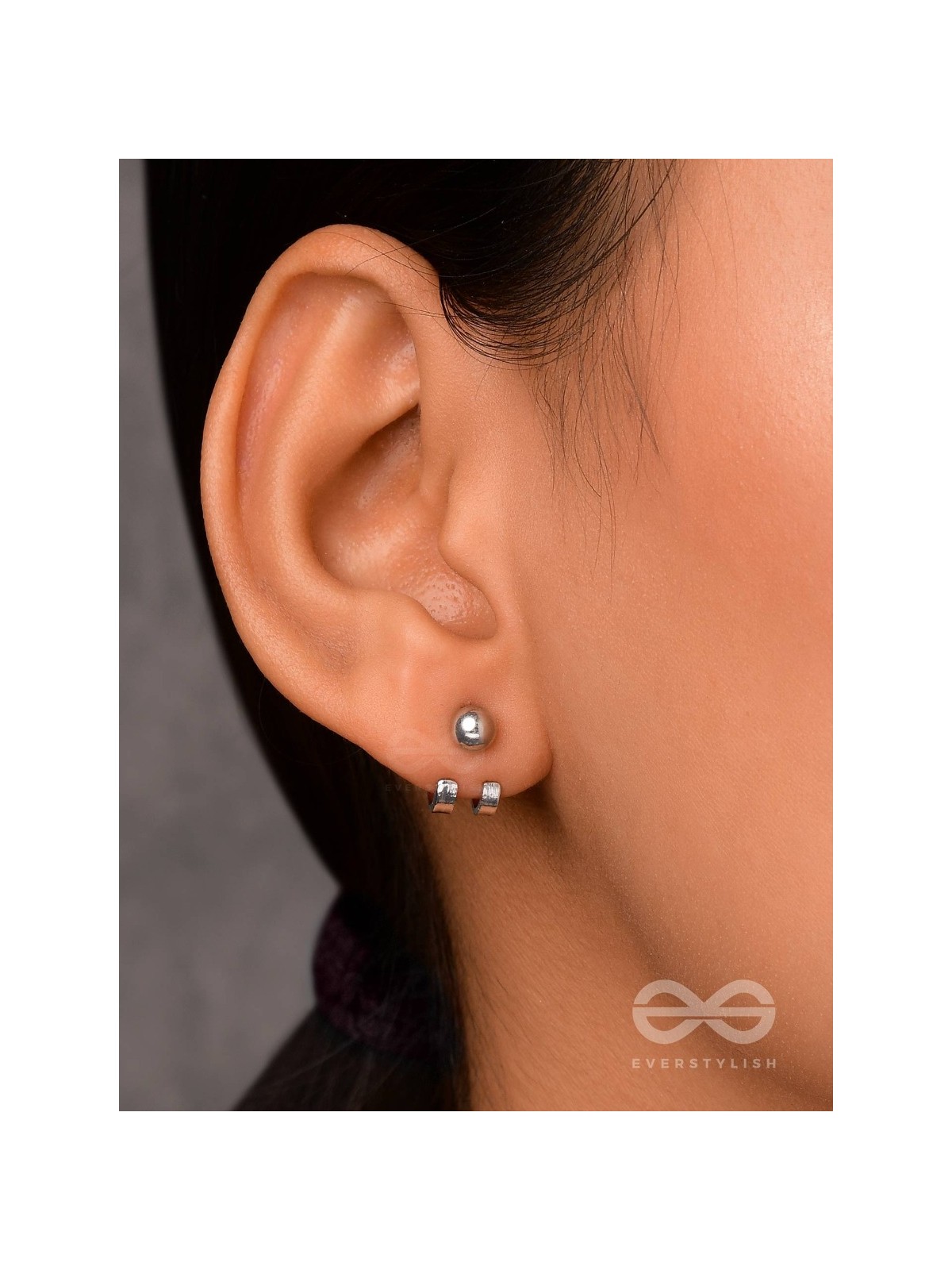 GLEAMING CRESCENT - SILVER STUD EARRINGS