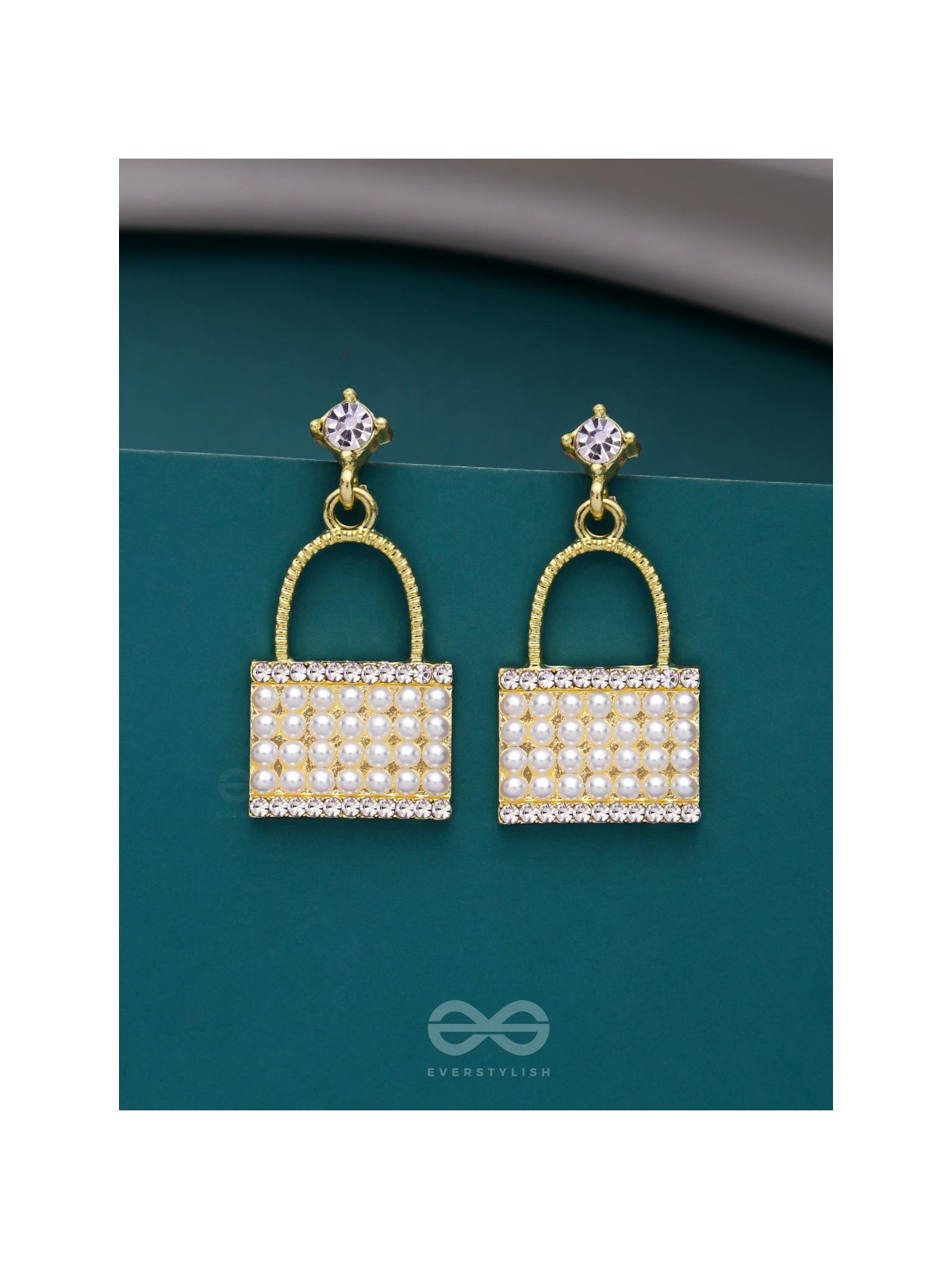 CARRY-IT-ALL - GOLDEN PEARL EARRINGS