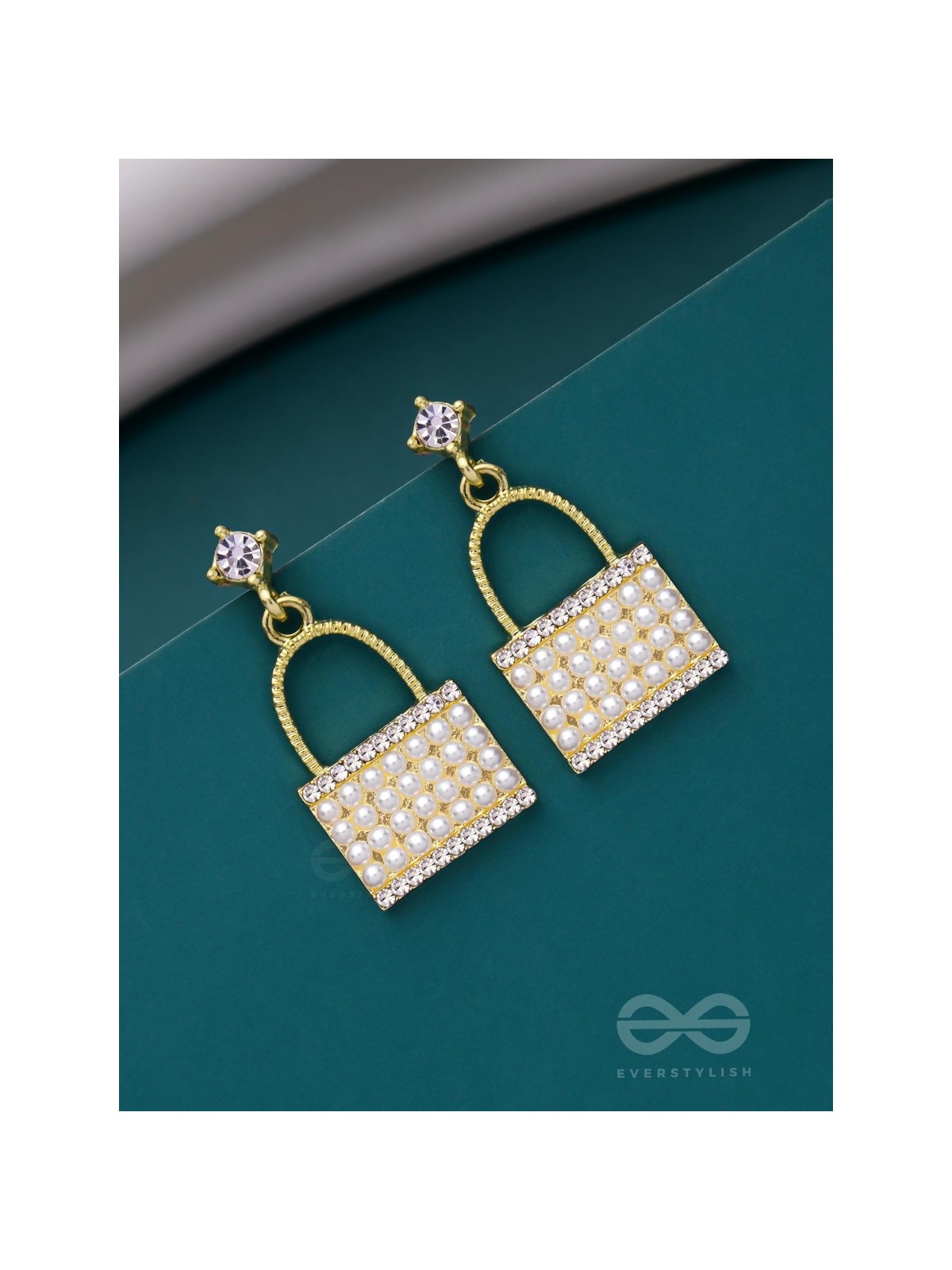 CARRY-IT-ALL - GOLDEN PEARL EARRINGS