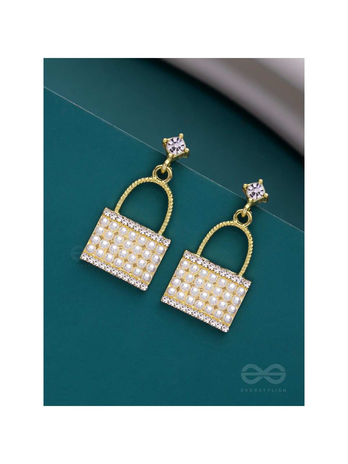 CARRY-IT-ALL - GOLDEN PEARL EARRINGS