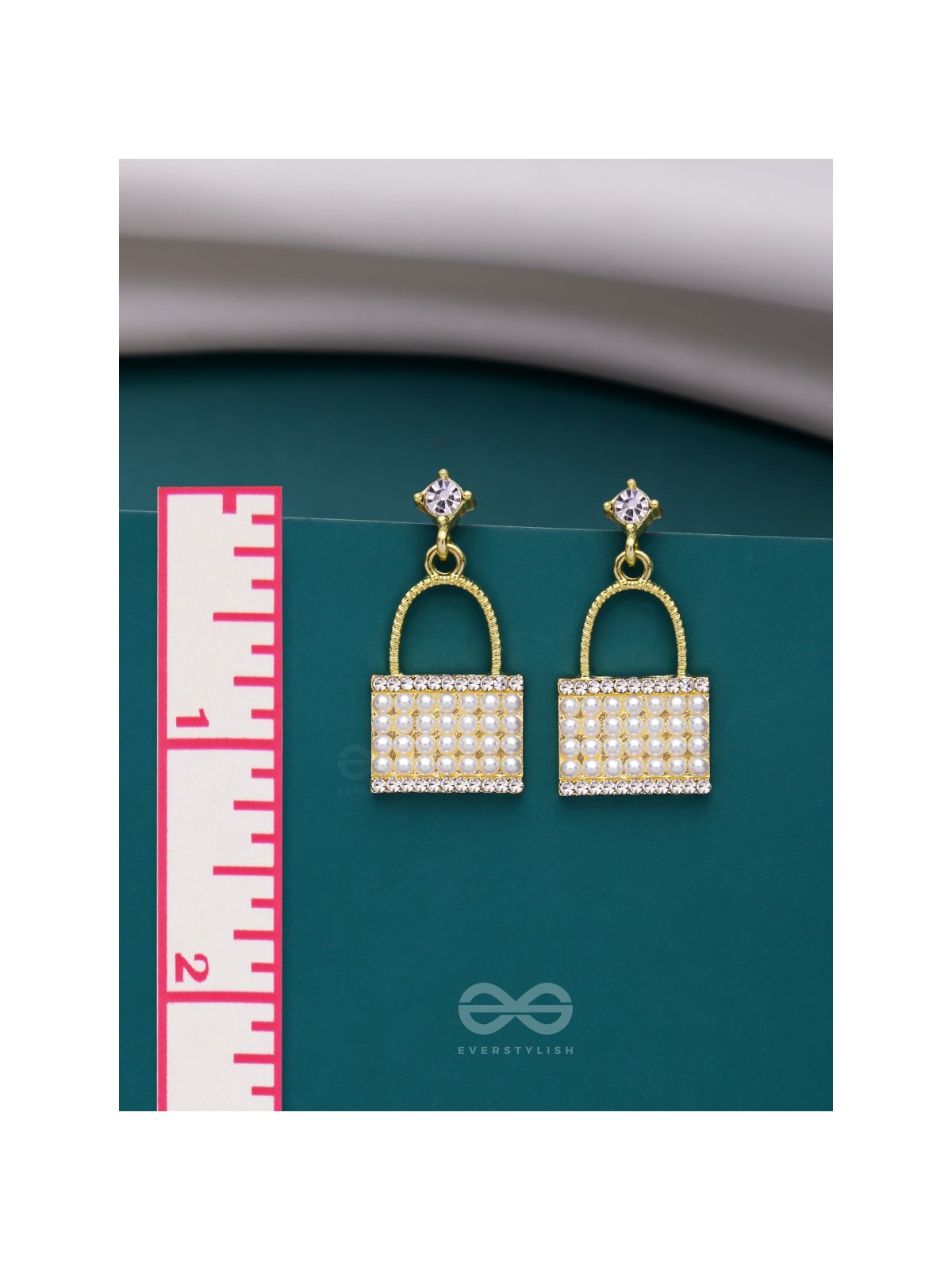CARRY-IT-ALL - GOLDEN PEARL EARRINGS