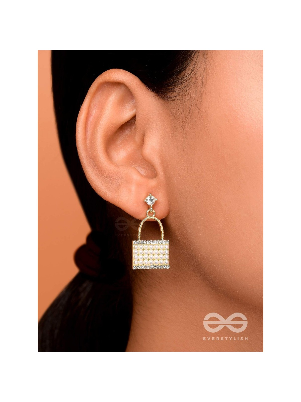 CARRY-IT-ALL - GOLDEN PEARL EARRINGS