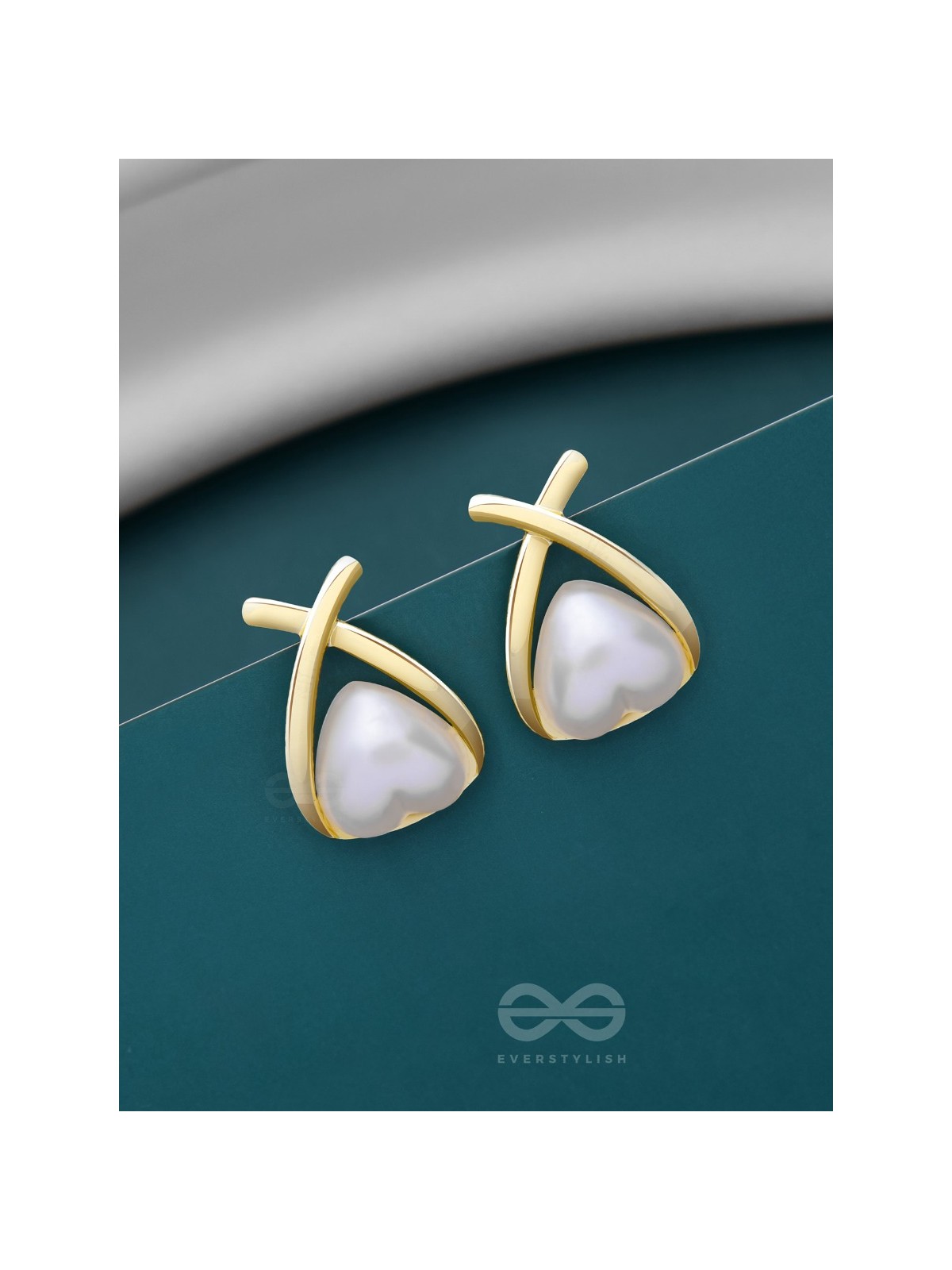 ENTANGLED IN LOVE - CASUAL GOLDEN STUDS