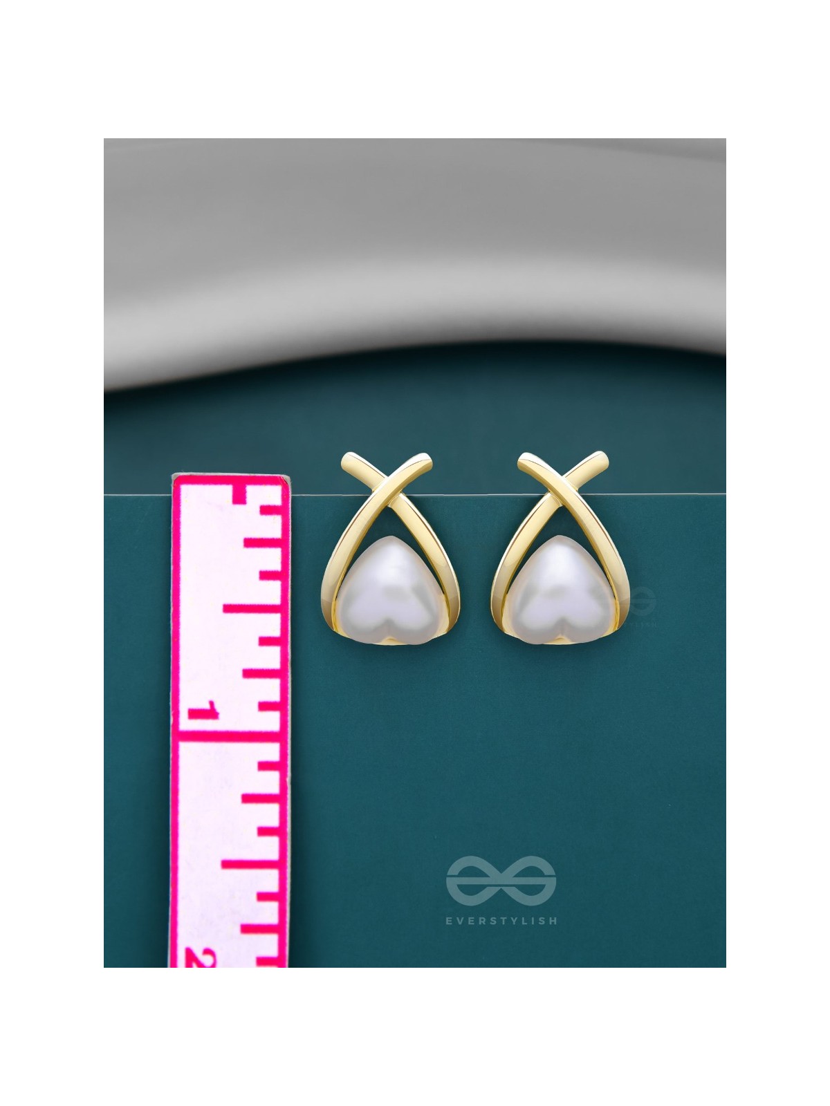 ENTANGLED IN LOVE - CASUAL GOLDEN STUDS