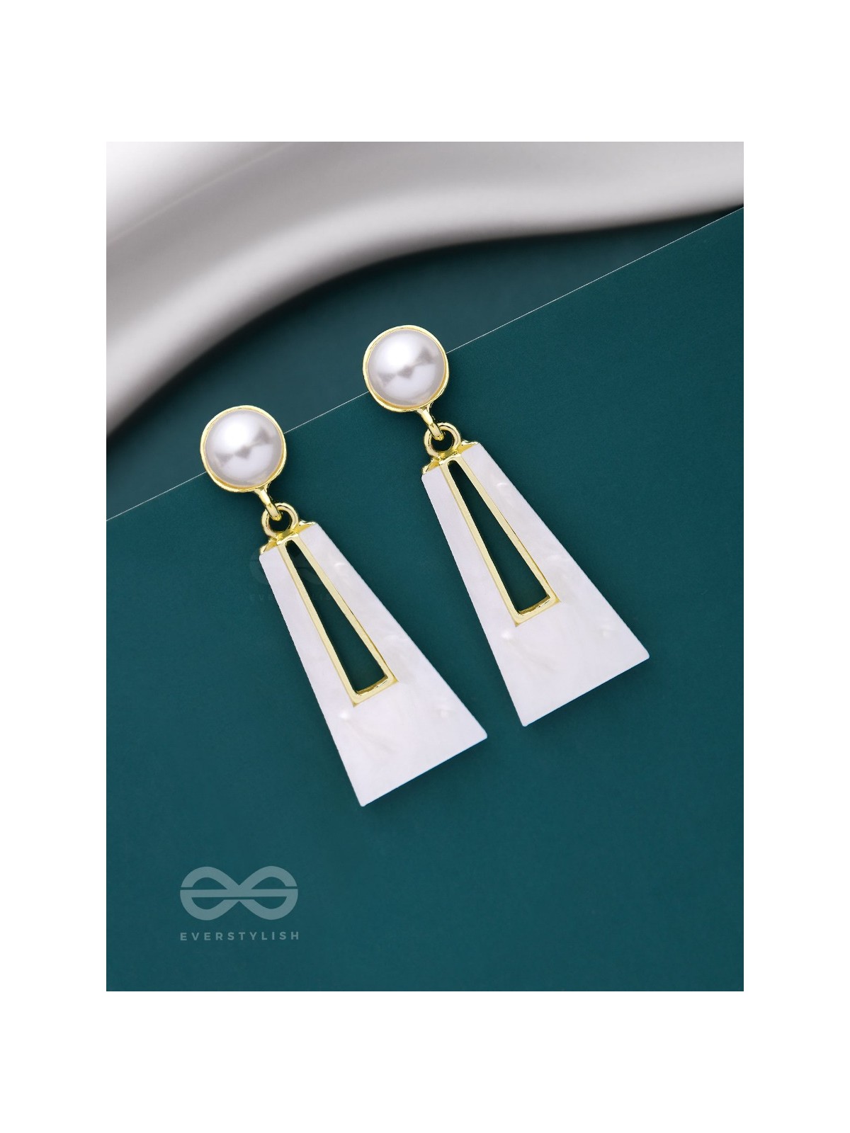 A SASS A DAY - WHITE & GOLDEN DROP EARRINGS 