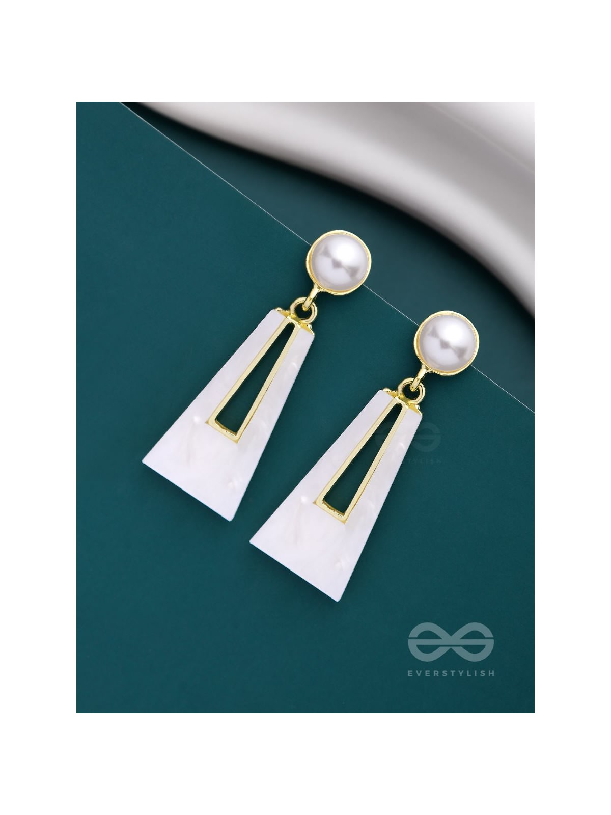 A SASS A DAY - WHITE & GOLDEN DROP EARRINGS 