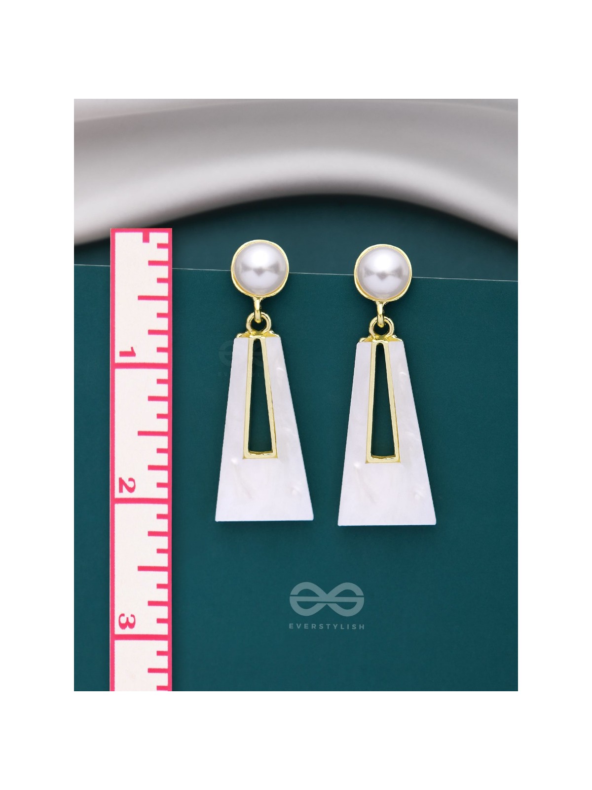A SASS A DAY - WHITE & GOLDEN DROP EARRINGS 