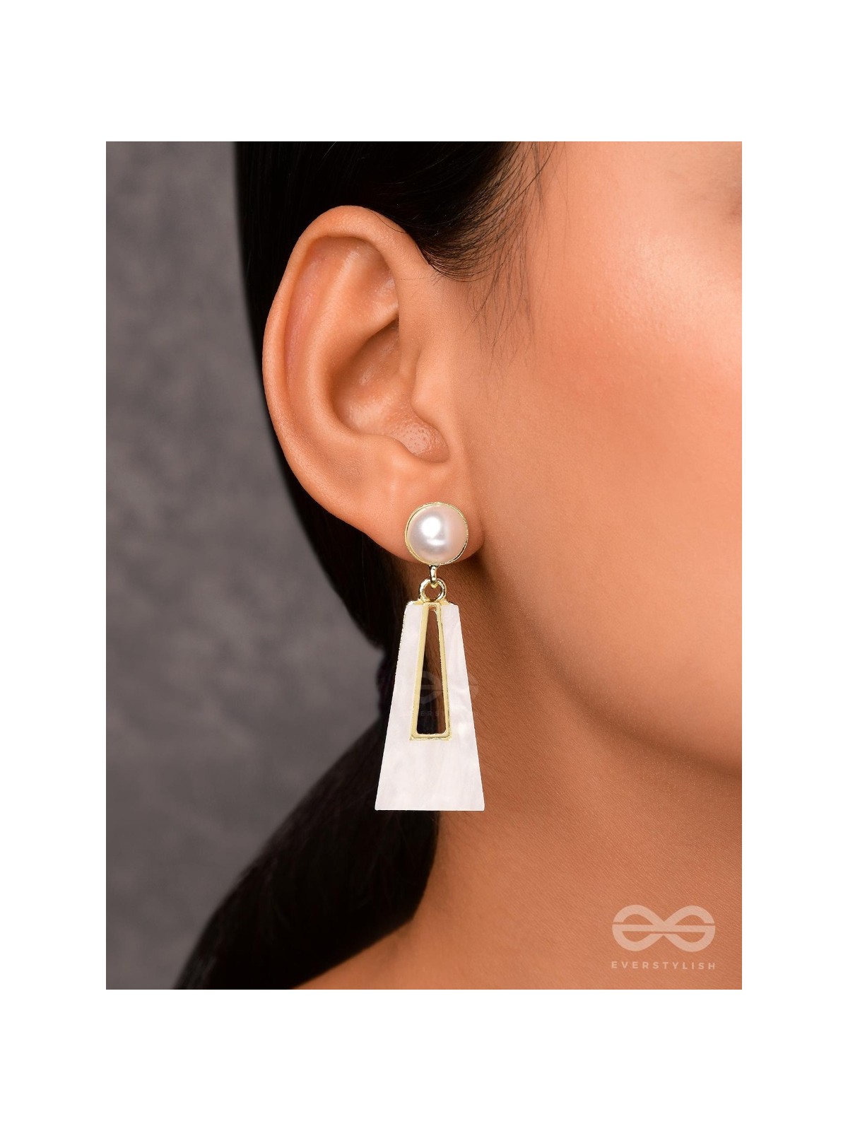 A SASS A DAY - WHITE & GOLDEN DROP EARRINGS 