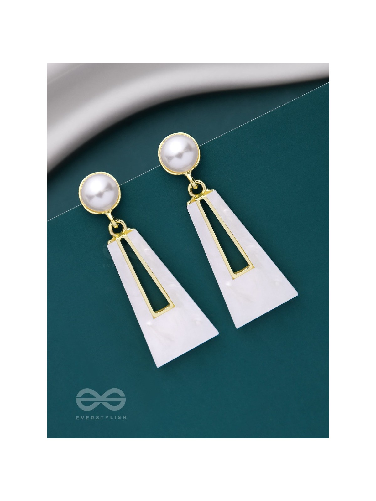 A SASS A DAY - WHITE & GOLDEN DROP EARRINGS 