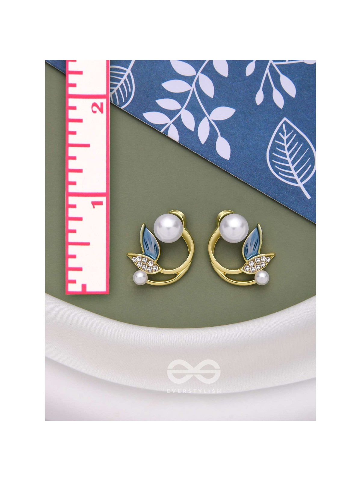 THE LEAFY MIRACLE - GOLDEN STUDS