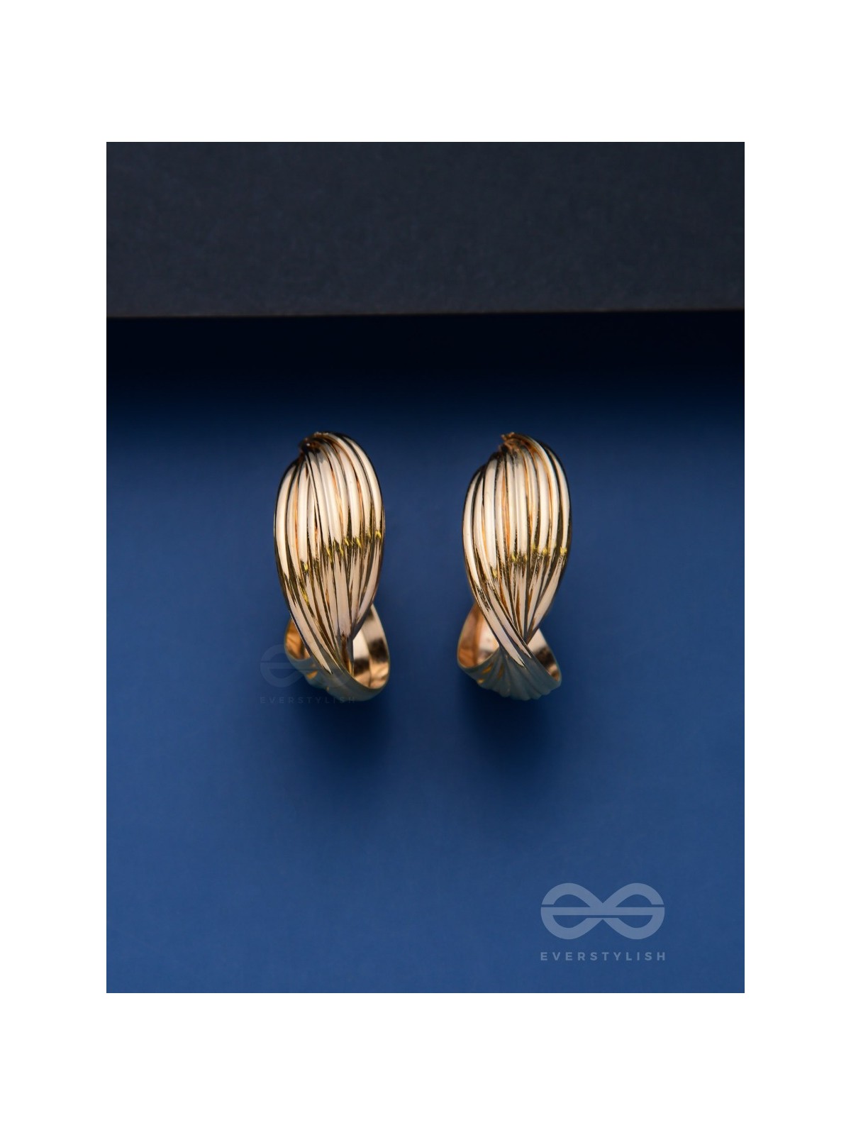 LEVELING IT UP - STATEMENT GOLDEN HOOPS