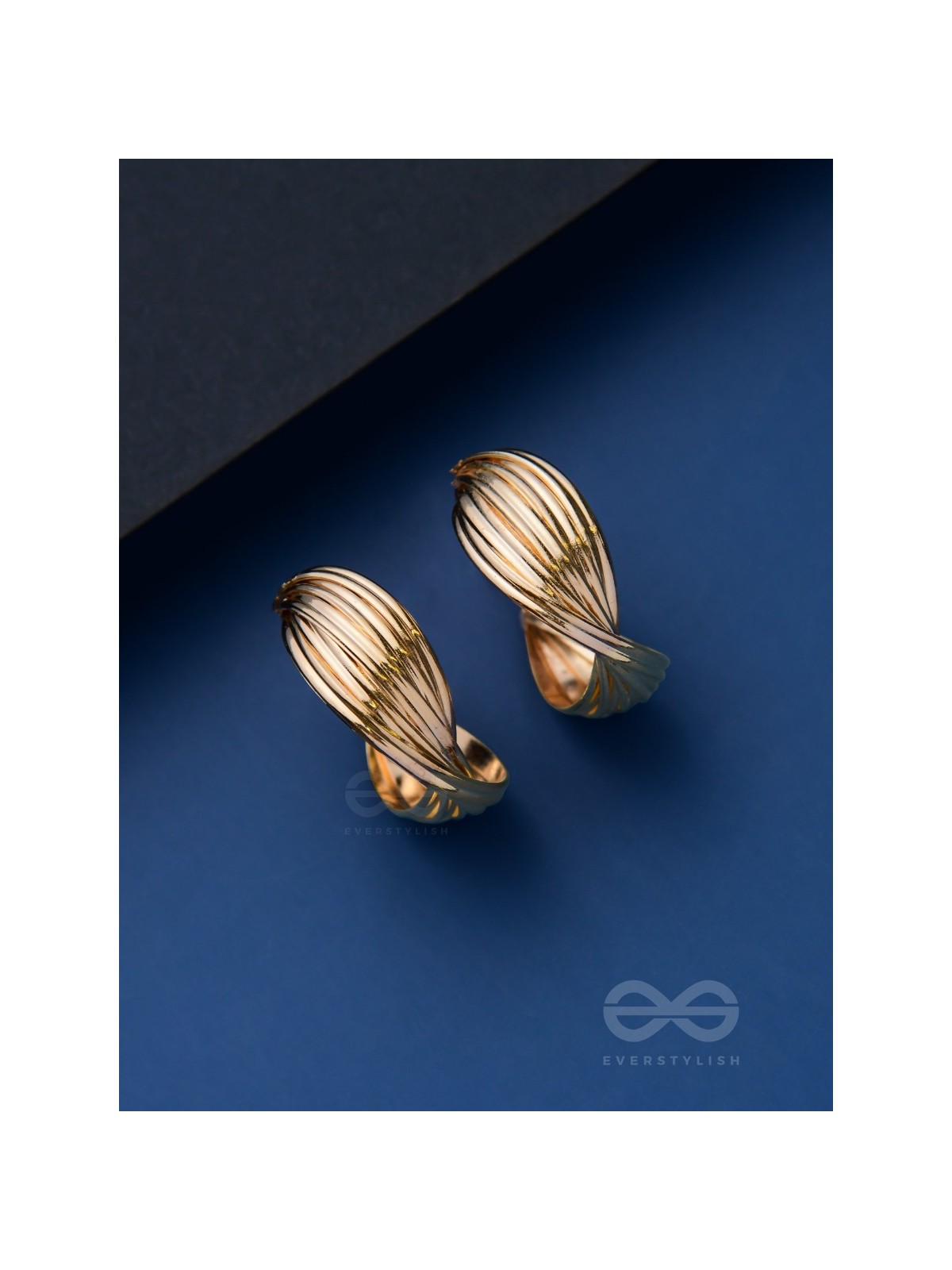 LEVELING IT UP - STATEMENT GOLDEN HOOPS