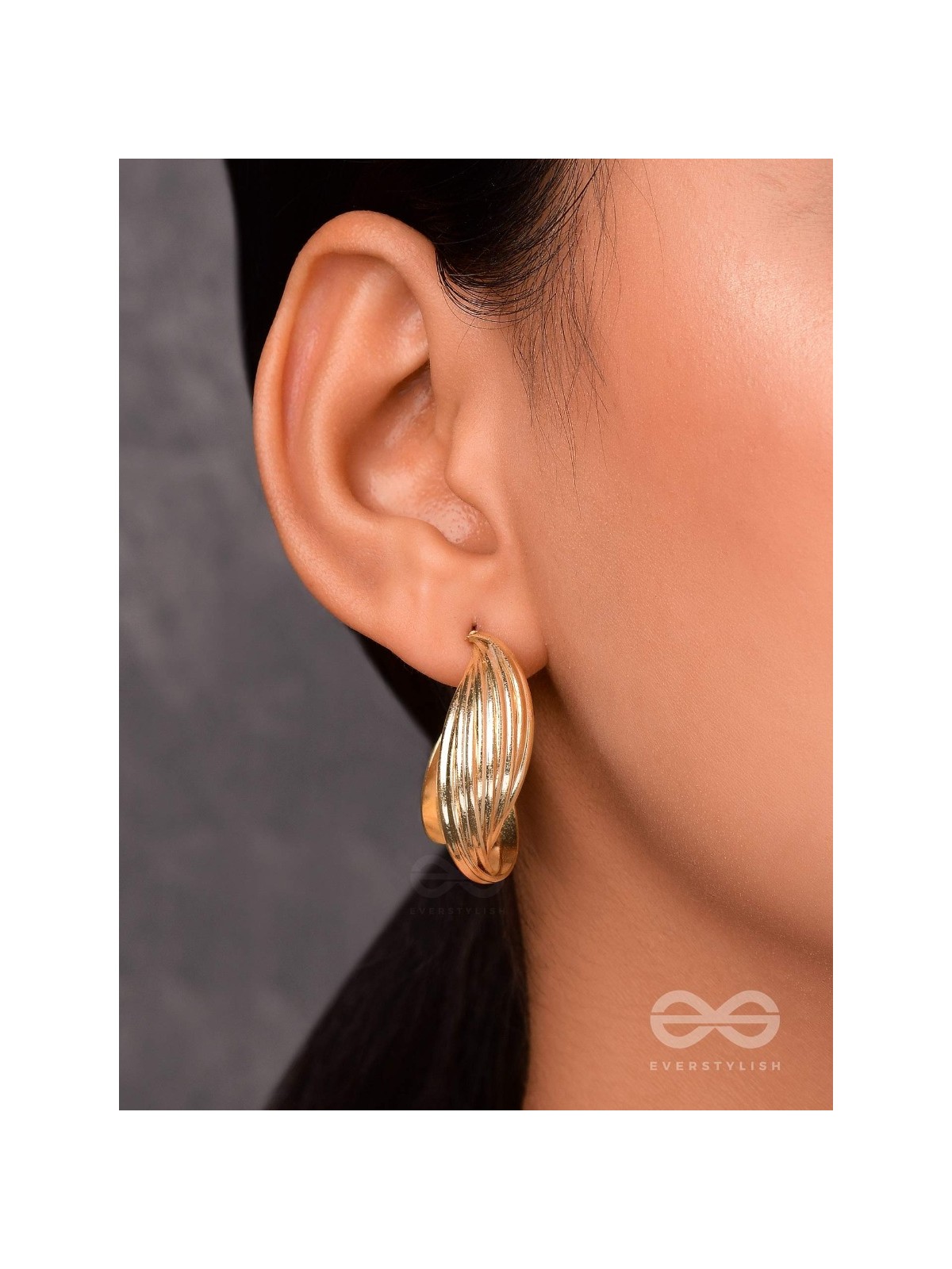 LEVELING IT UP - STATEMENT GOLDEN HOOPS