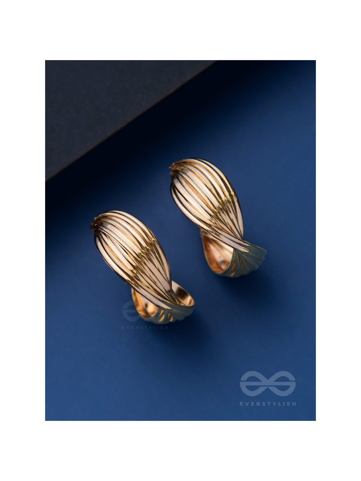 LEVELING IT UP - STATEMENT GOLDEN HOOPS