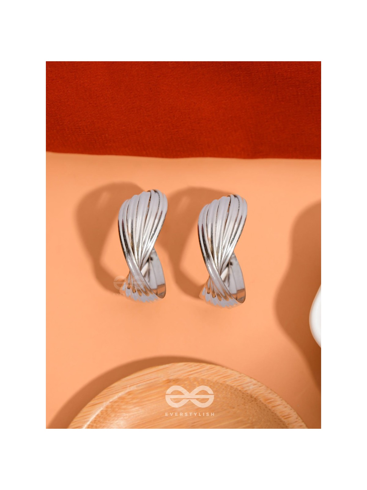 LEVELING IT UP - STATEMENT SILVER HOOPS