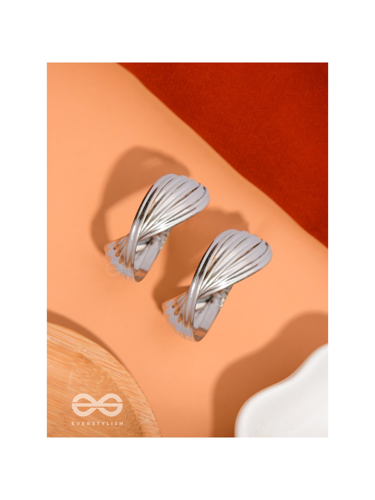 LEVELING IT UP - STATEMENT SILVER HOOPS