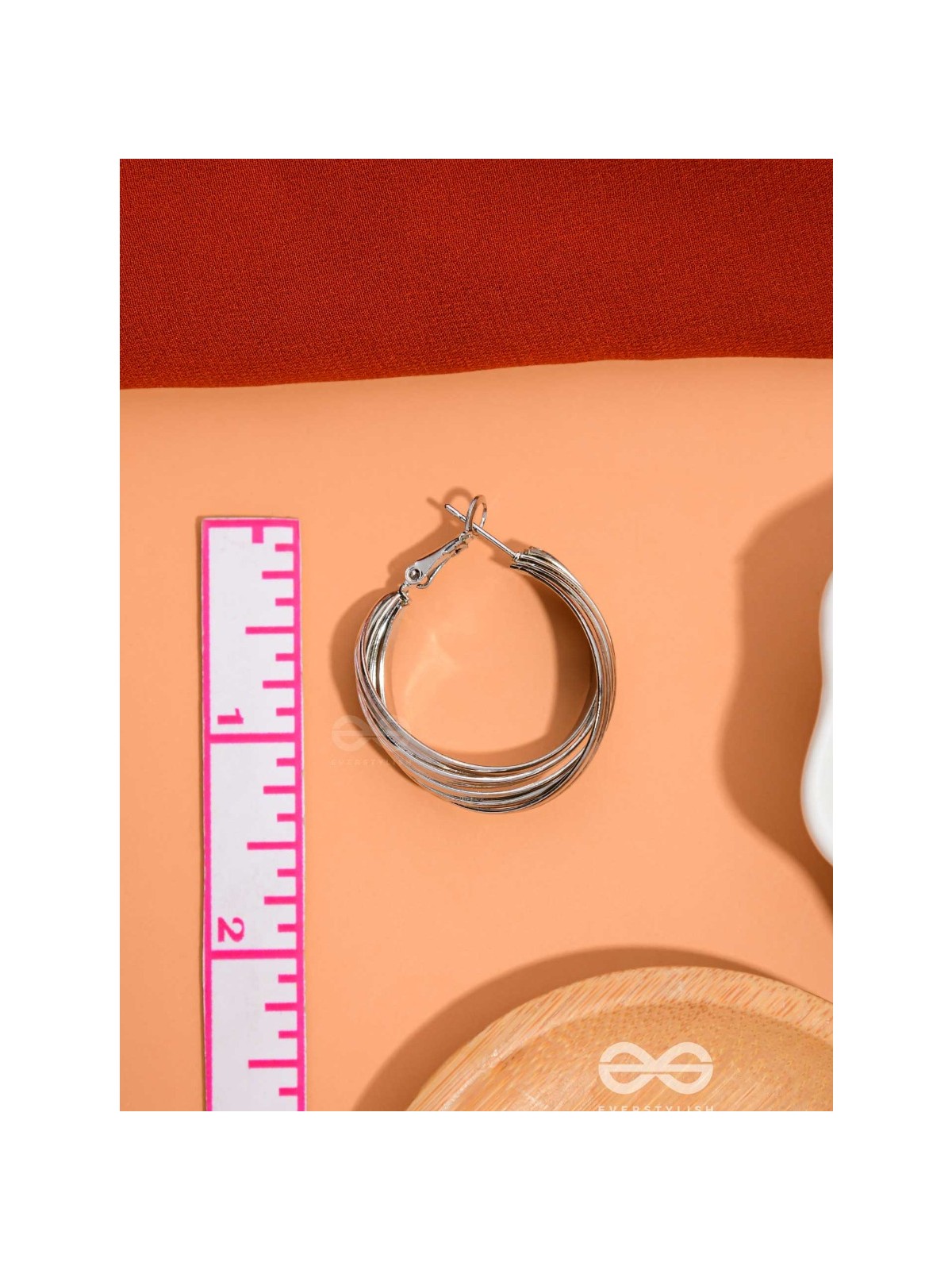 LEVELING IT UP - STATEMENT SILVER HOOPS