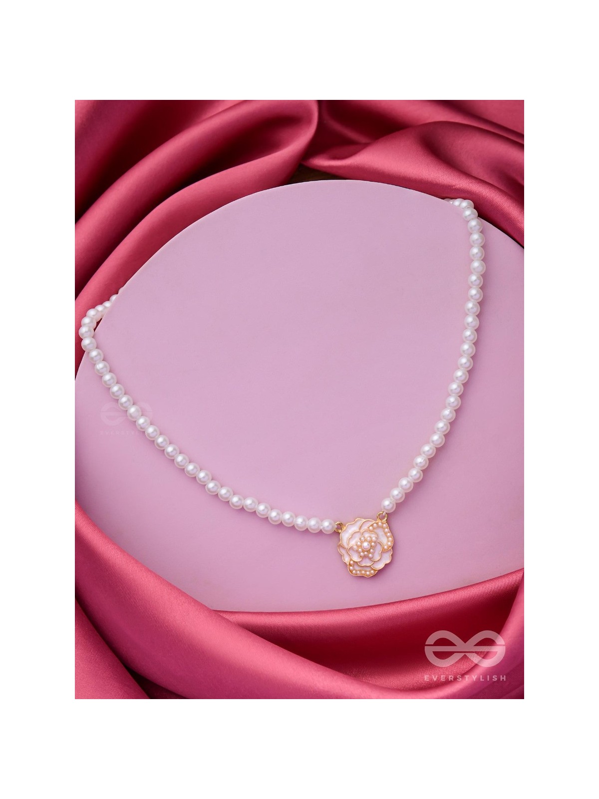 A GLISTENING WHITE PEONY - GOLDEN PEARL NECKPIECE 