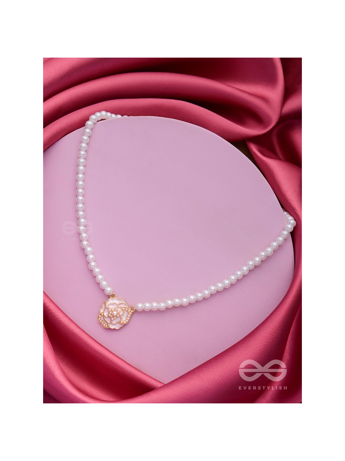 A GLISTENING WHITE PEONY - GOLDEN PEARL NECKPIECE 