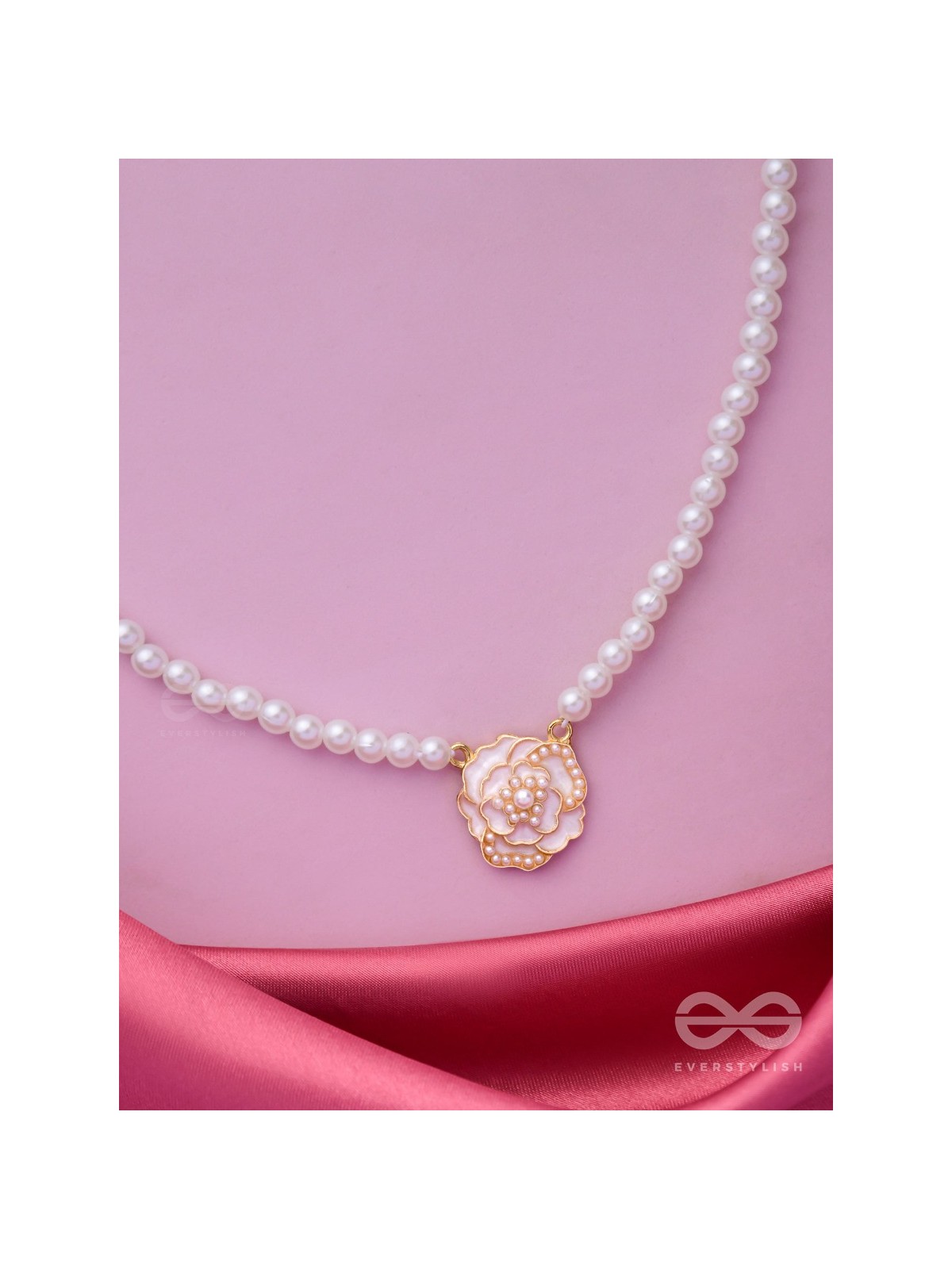 A GLISTENING WHITE PEONY - GOLDEN PEARL NECKPIECE 