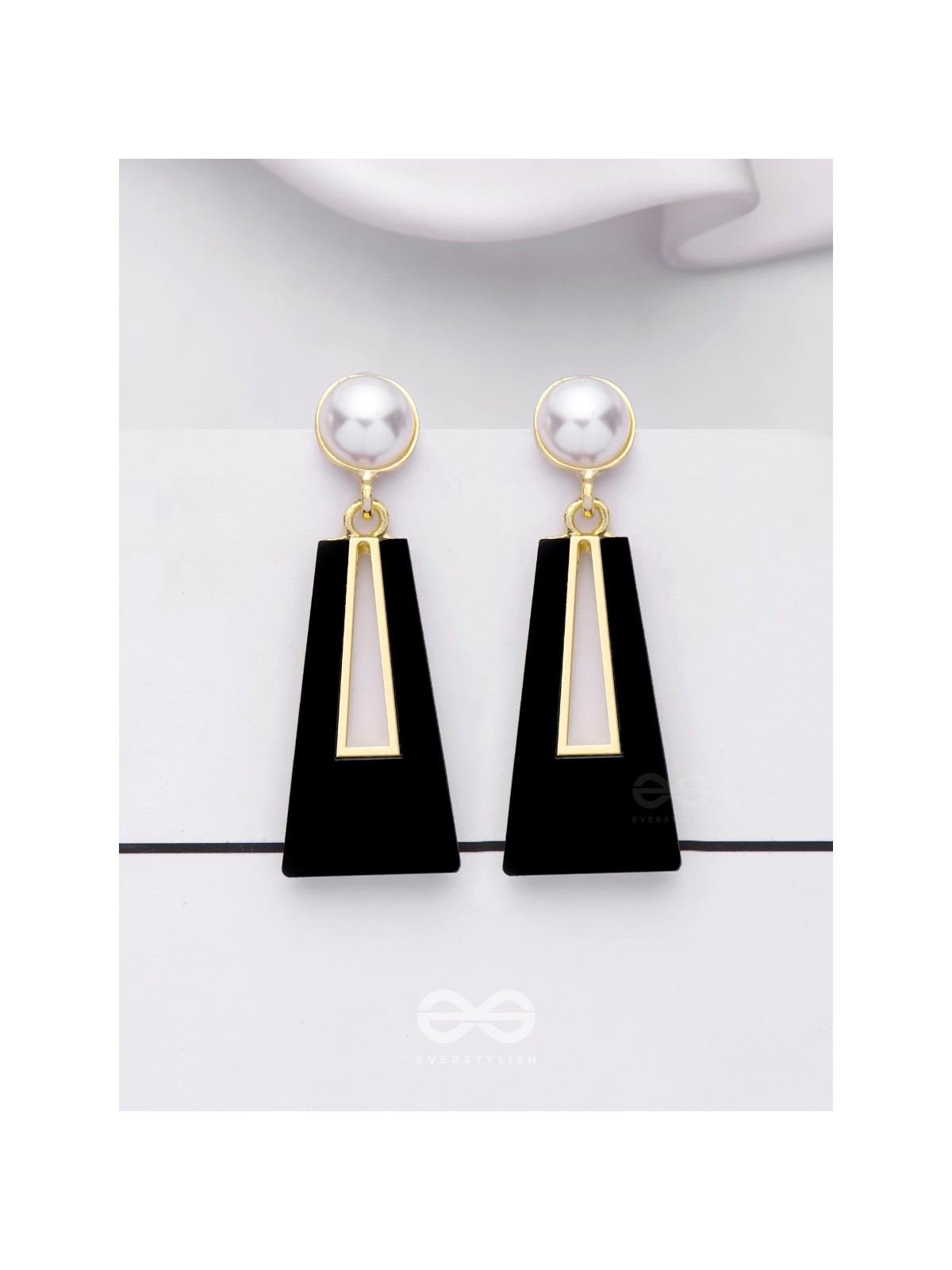 A SASS A DAY - BLACK & GOLDEN DROP EARRINGS 