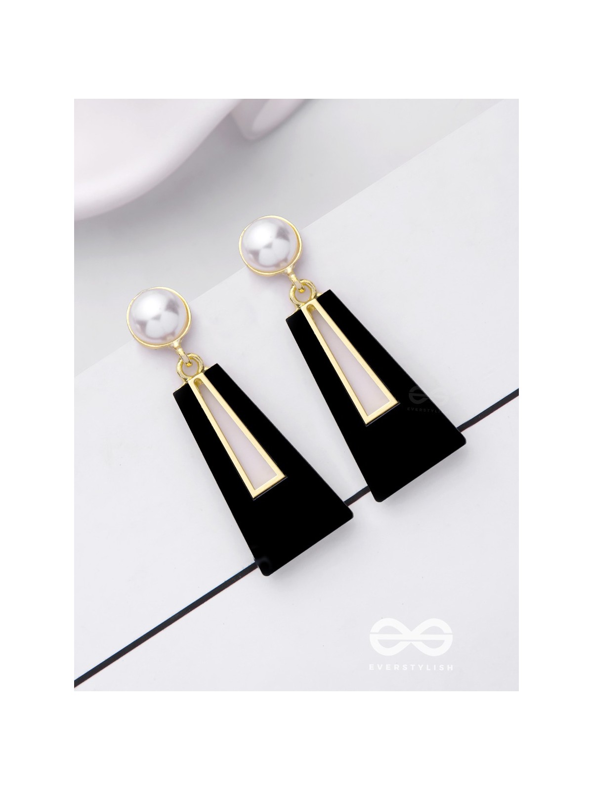 A SASS A DAY - BLACK & GOLDEN DROP EARRINGS 
