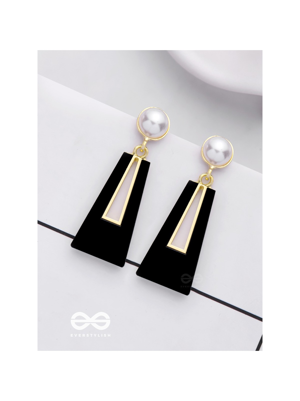 A SASS A DAY - BLACK & GOLDEN DROP EARRINGS 