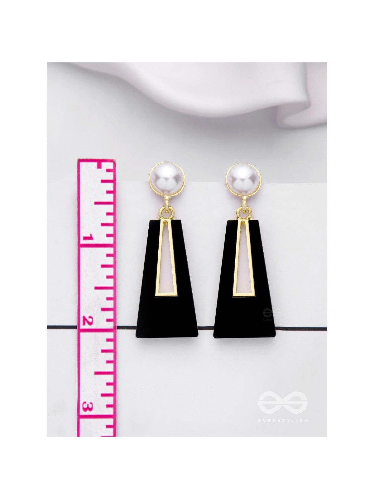 A SASS A DAY - BLACK & GOLDEN DROP EARRINGS 