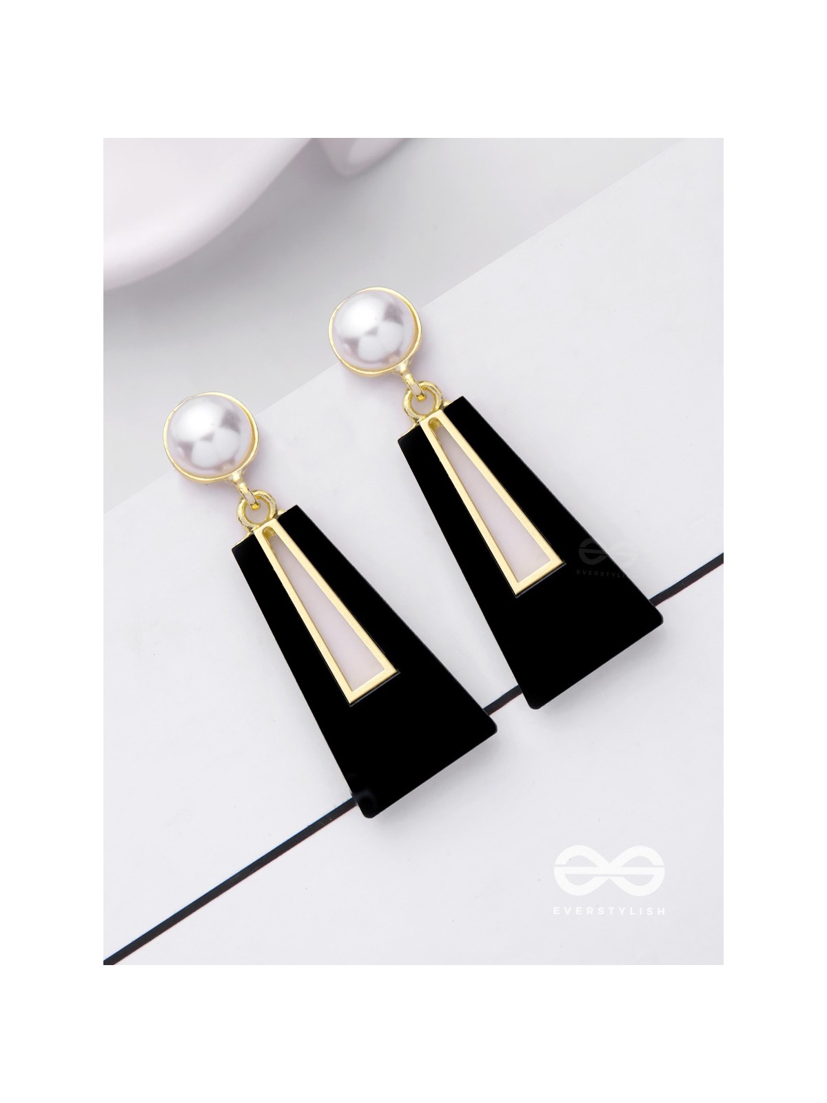 A SASS A DAY - BLACK & GOLDEN DROP EARRINGS 