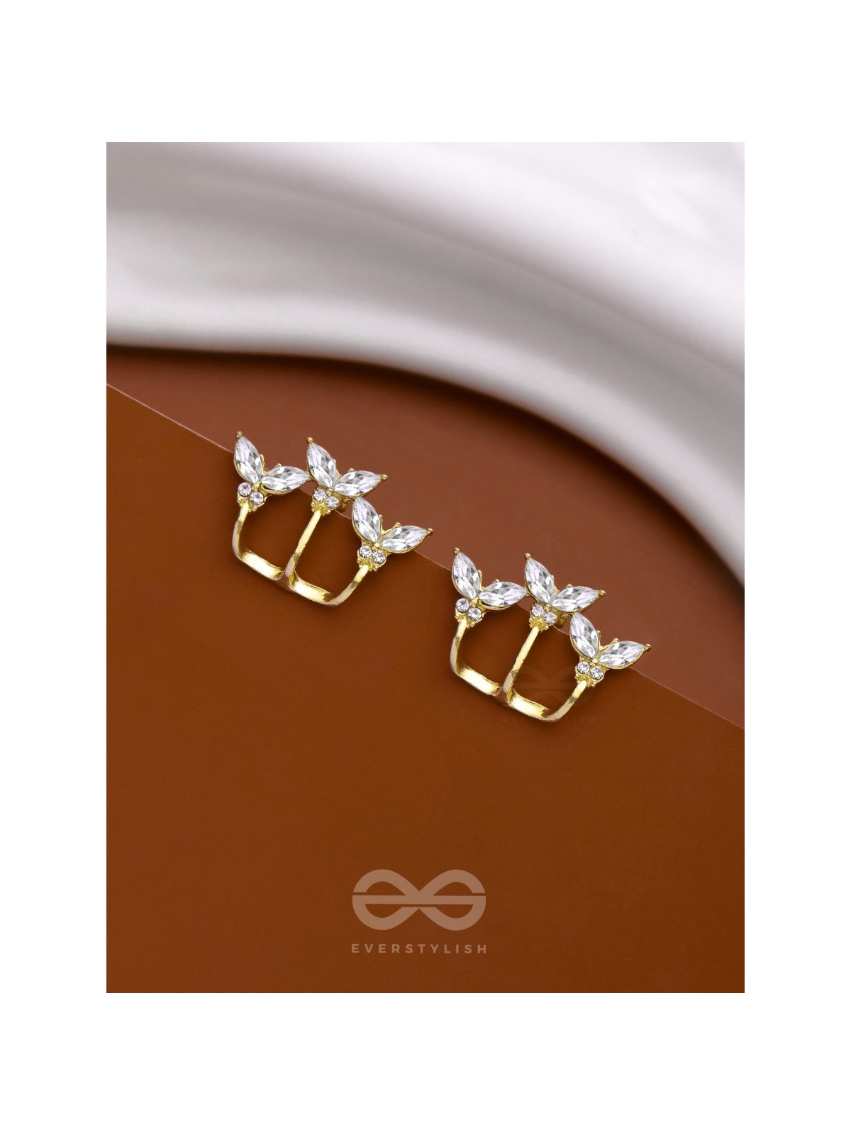 THE FLUTTERBY EFFECT - GOLDEN STUD EARRINGS