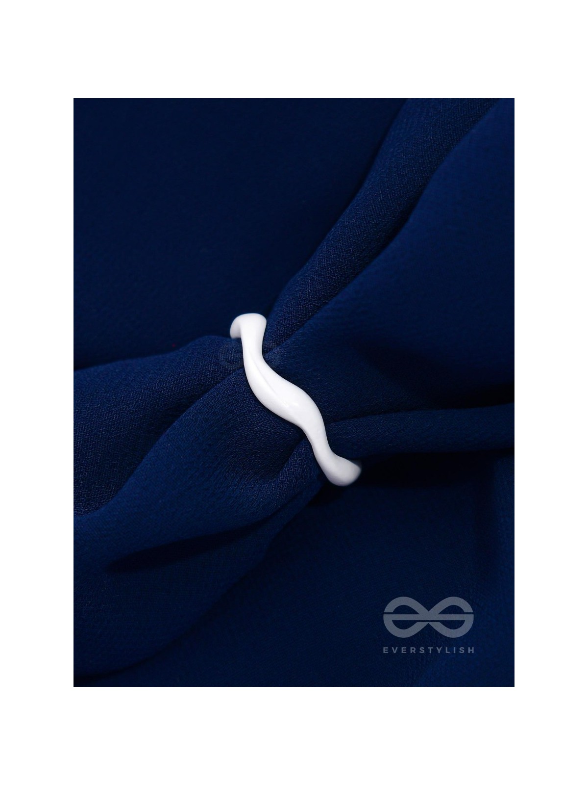 IVORY CURVES -WHITE ADJUSTABLE ACRYLIC RING